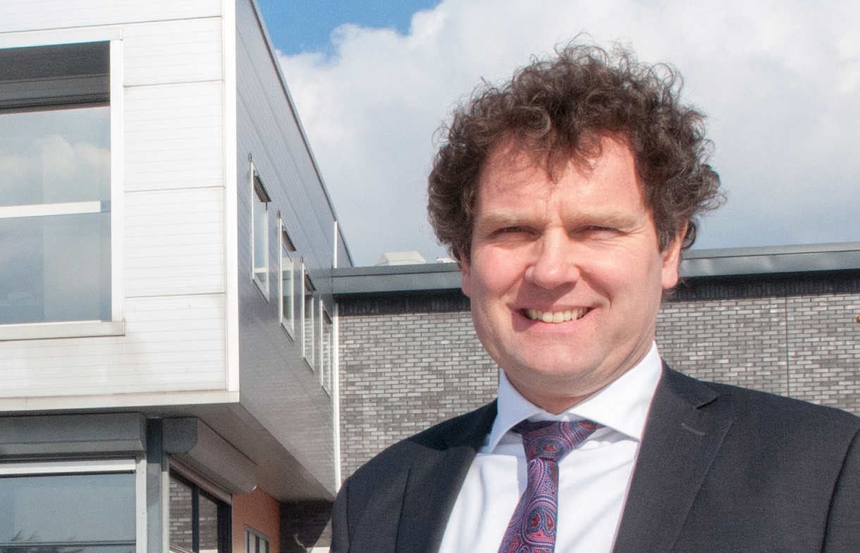 Foto Ronald Bakker
Dick Singerling voor zijn bedrijf in het Amsterdasme Westelijk havengebied.
