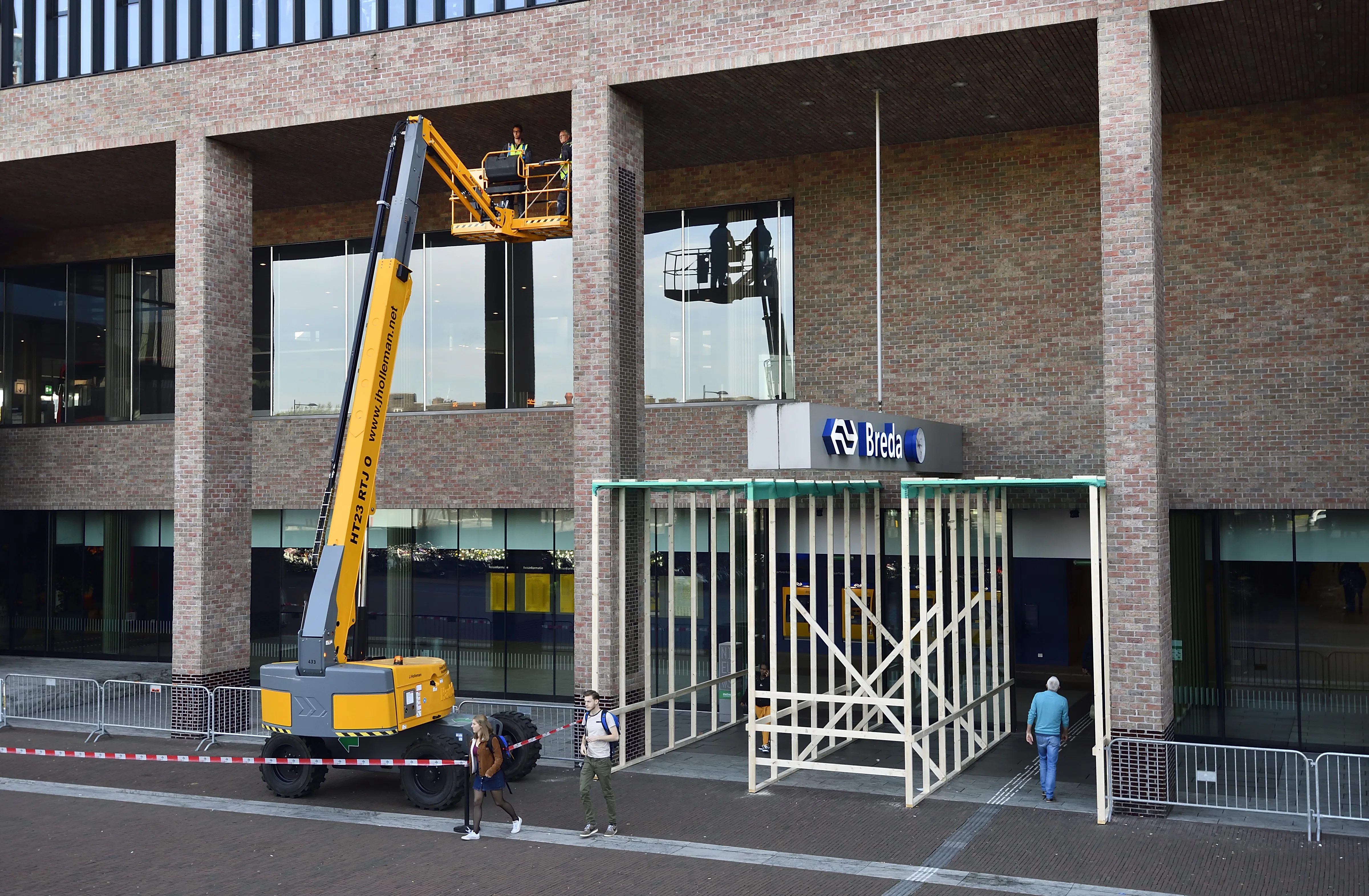 Loslatende steenstrips station Breda. Foto: Erald van der Aa