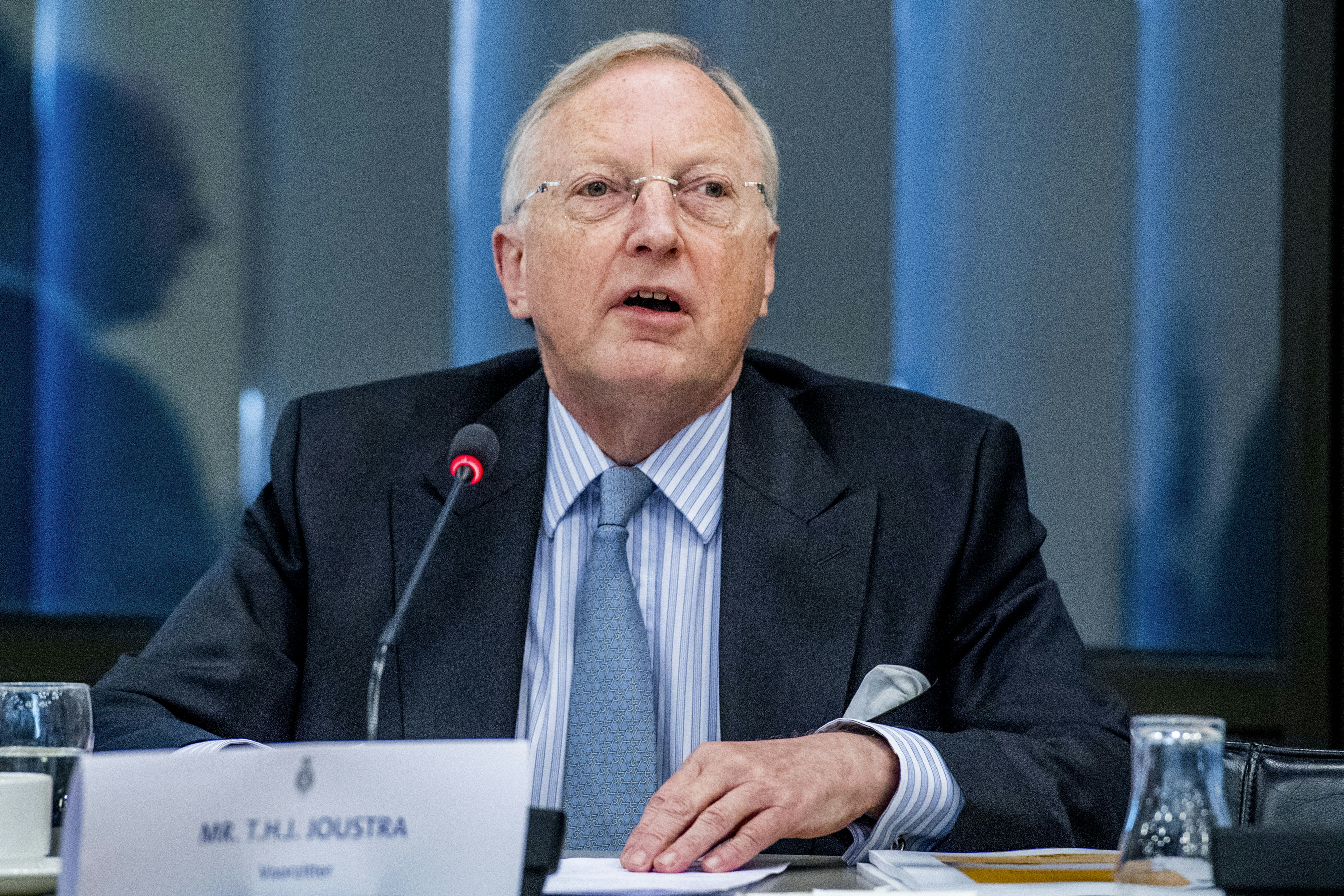 2017-10-02 15:33:17 DEN HAAG - Tjibbe Joustra tijdens een gesprek tussen van de vaste Kamercommissie van Defensie met leden van de Onderzoeksraad voor Veiligheid (OVV) over het ongeval met mortieren in Mali. Het ongeval met het mortier vorig jaar kostte aan twee militairen het leven, een derde raakte zwaargewond. ANP ROBIN UTRECHT