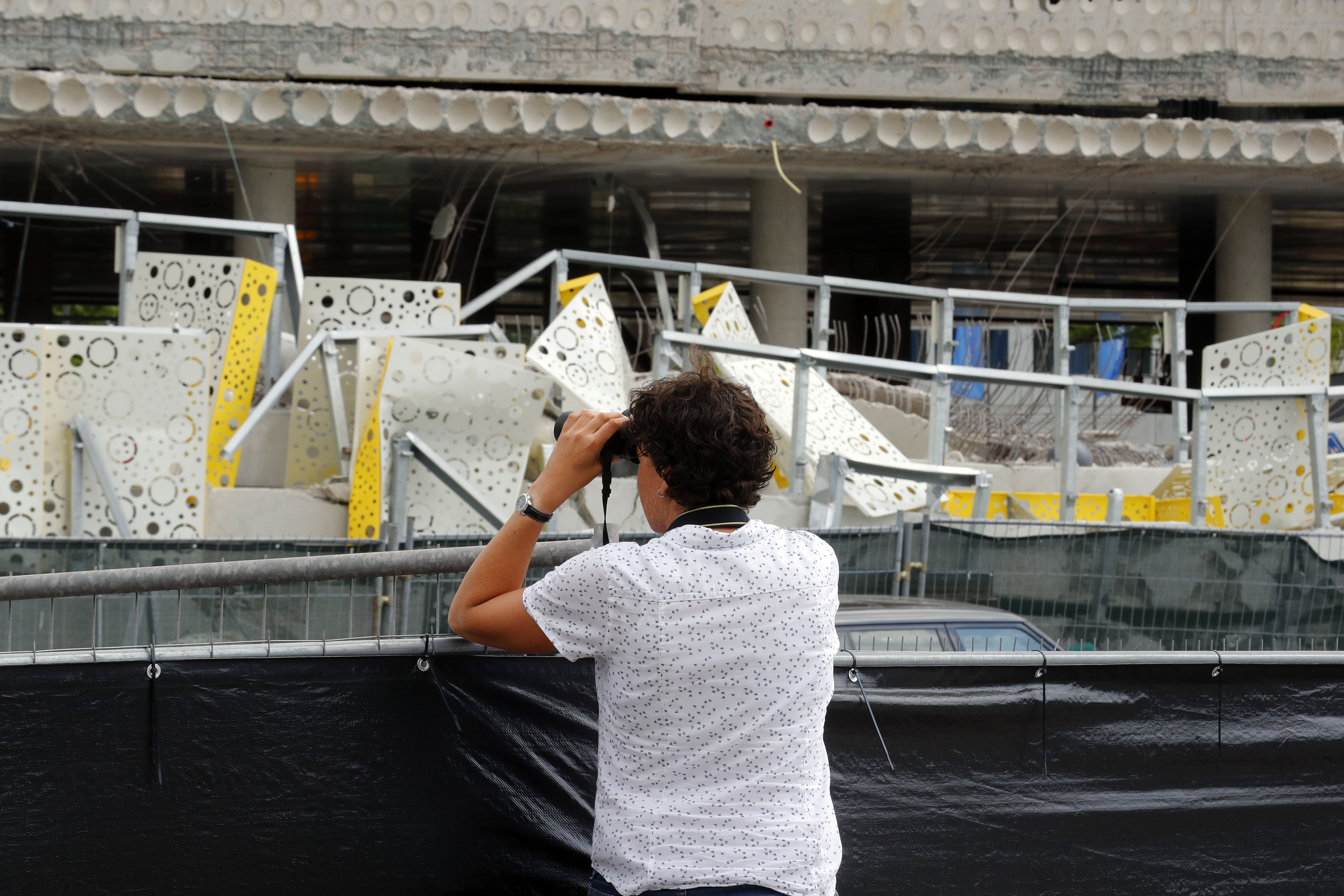 © Fotopersburo Bert Jansen TEL: +31(0)6-53703449
Onderwerp : Eindhoven onderzoek parkeer garage airport
Fotograaf   : Bert Jansen
Datum :31-05-2017
Categorie : @2@ 
Trefwoorden : edag