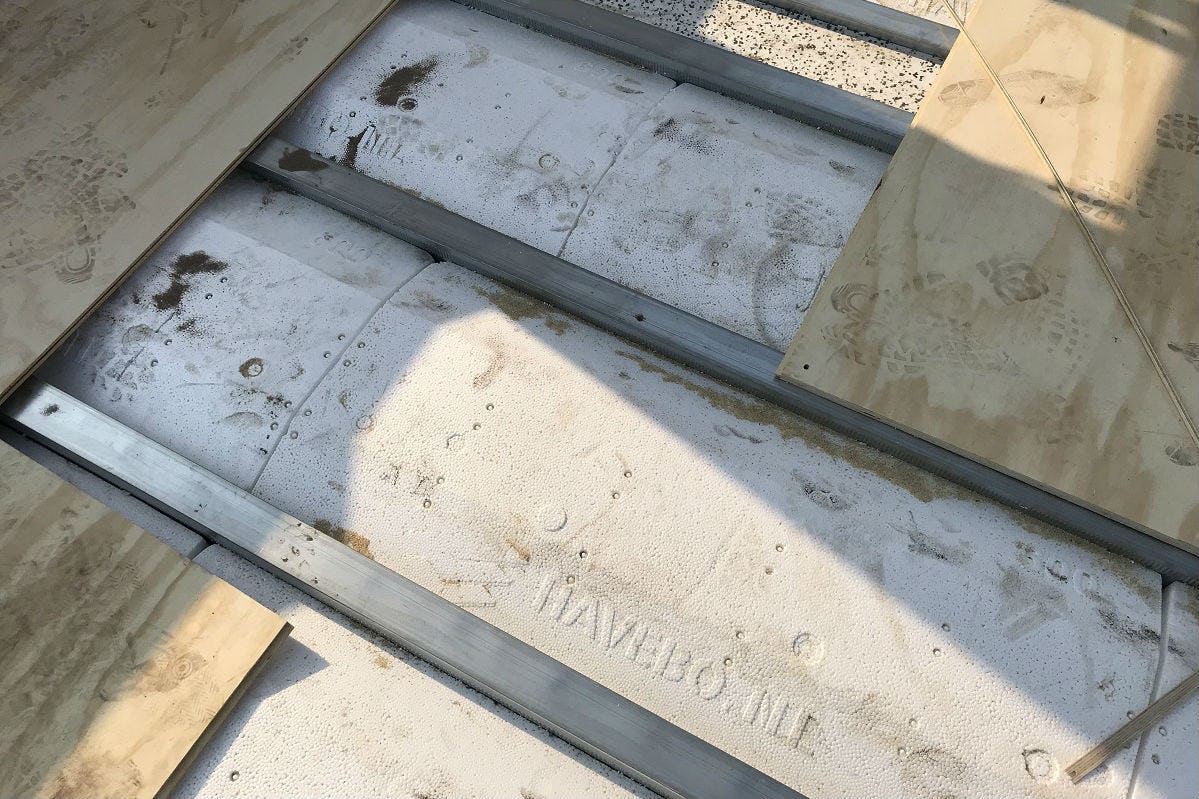 Verouderde woningvloeren in een dag vervangen