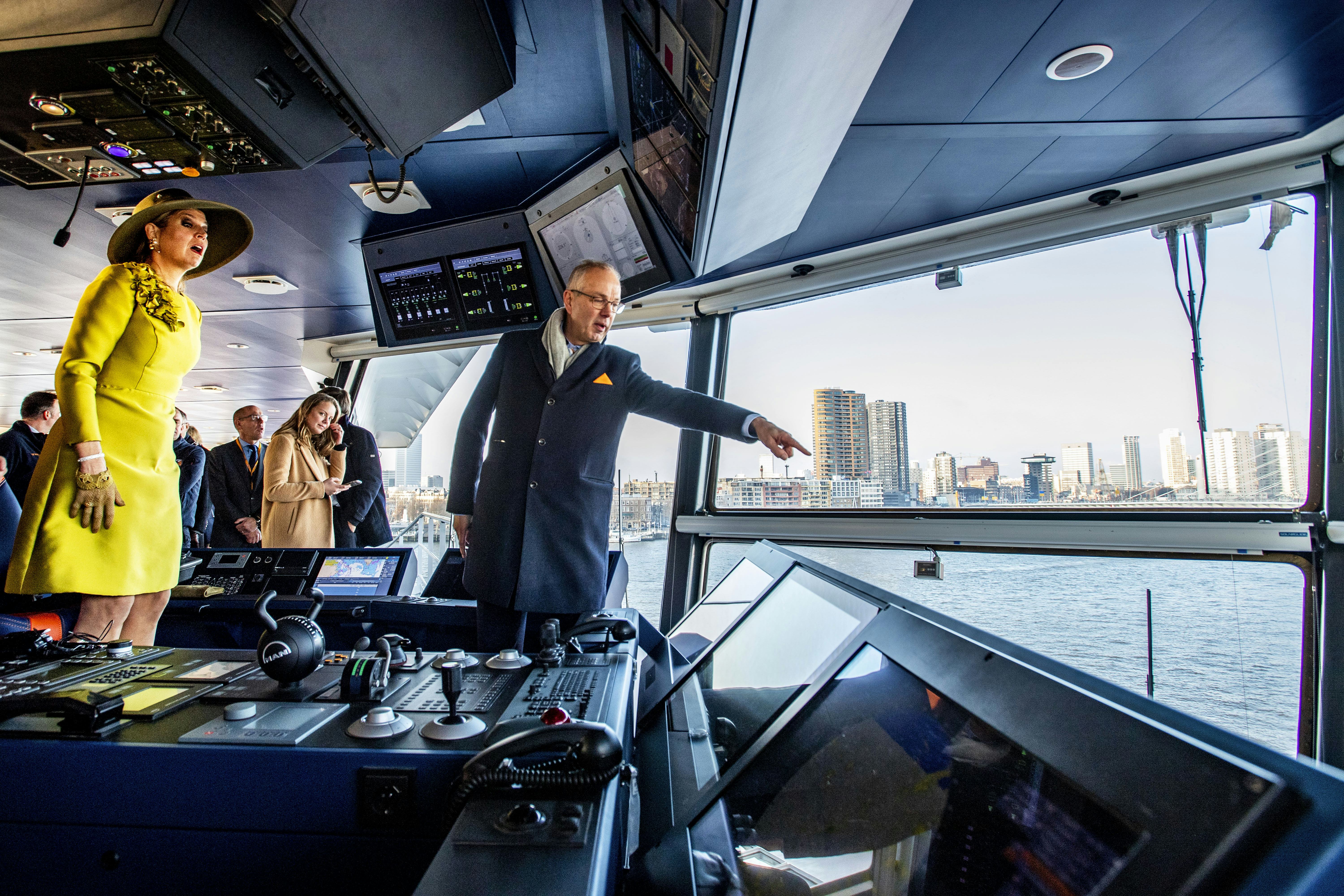 2018-12-14 14:41:35 ROTTERDAM - Koningin Maxima doopt de nieuwe sleephopperzuiger van Van Oord in Rotterdam. De doop van de Vox Amalia, vernoemd naar de oudste dochter van koningin Maxima en koning Willem-Alexander, staat in het teken van het 150-jarig bestaan van het baggerbedrijf. Rechts CEO Pieter van Oord. ANP ROYAL IMAGES PATRICK VAN KATWIJK *NETHERLANDS ONLY*