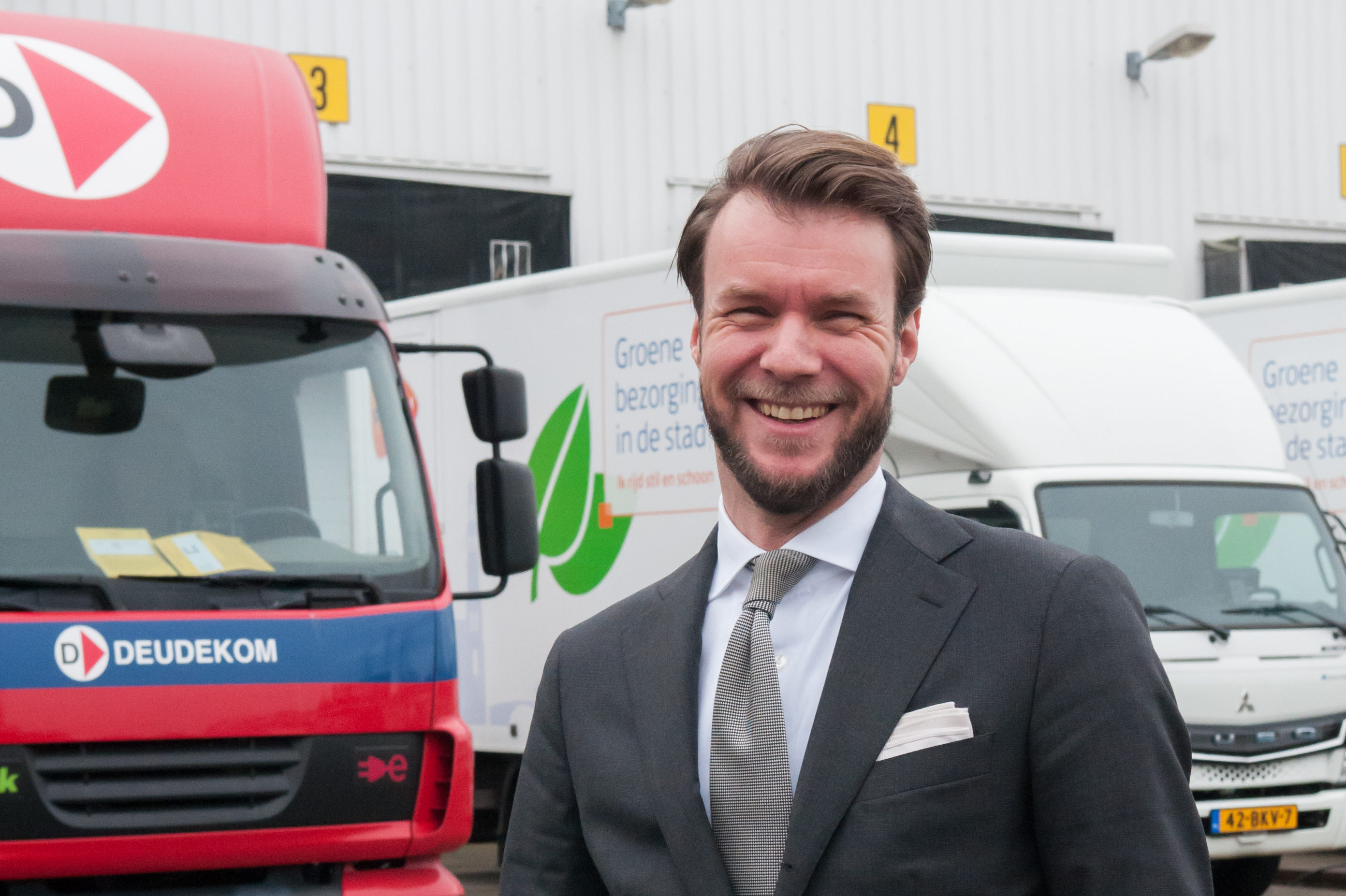 Foto Ronald Bakker
Ralph Oduber van Heijmans bij de hub op het terrein van verhuizer Deudekom voor Post.nl.