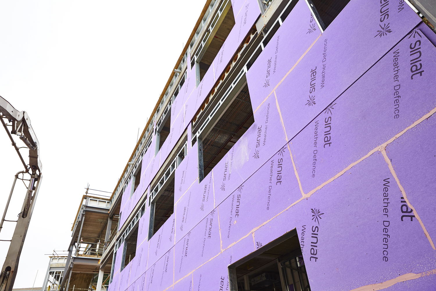 Innovatieve gipsplaat beveiligt hout- en staalskeletconstructies tegen weer en wind