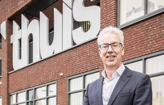 Directeur Luc Severijnen van woningcorporatie ‘thuis vindt dat corporaties moeten investeren in duurzame oplossingen. Foto: Jean Pierre Reijnen