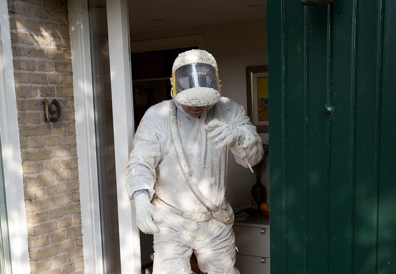 Nederland, Bunnik, 26 oktober 2016
Er wordt gewerkt aan de vloerisolatie van een huis.
Isolation of a house.
Foto: Stijn Rademaker/HH