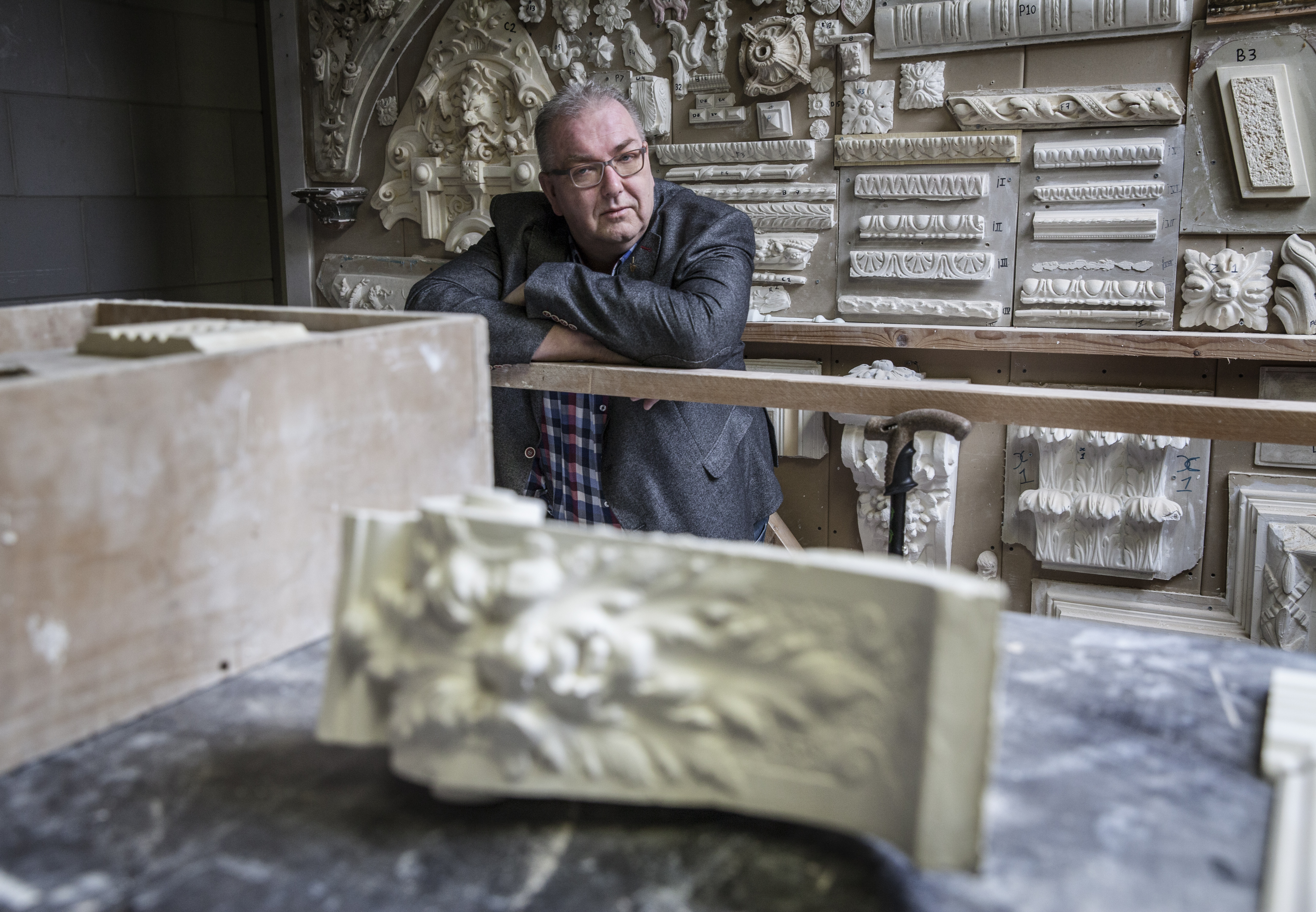 oud-verzetsstrijder Frits Kroese geeft op het Vituscollege een gastles aan  3 havo  en 3 atheneum