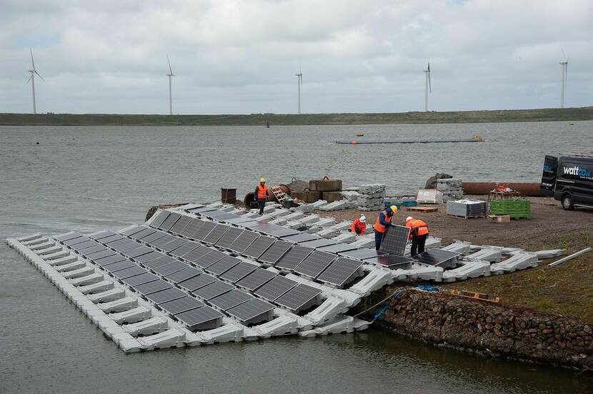 Proef met zonnepanelen in het baggerdepot Slufter. Beeld: Rijksvastgoedbedrijf