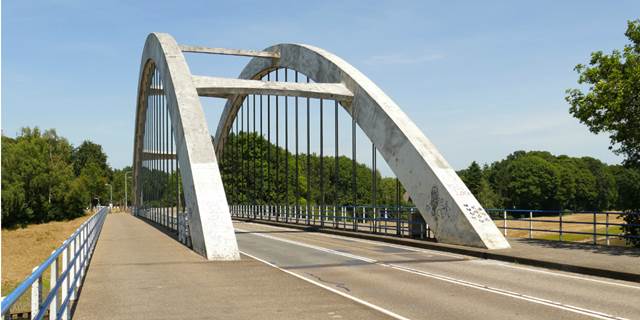 De Eefdesebrug gaat dit najaar 10 weken dicht. BAM werkt momenteel nog de planning uit. Foto: Rijkswaterstaat/Erwin Schoenmakers