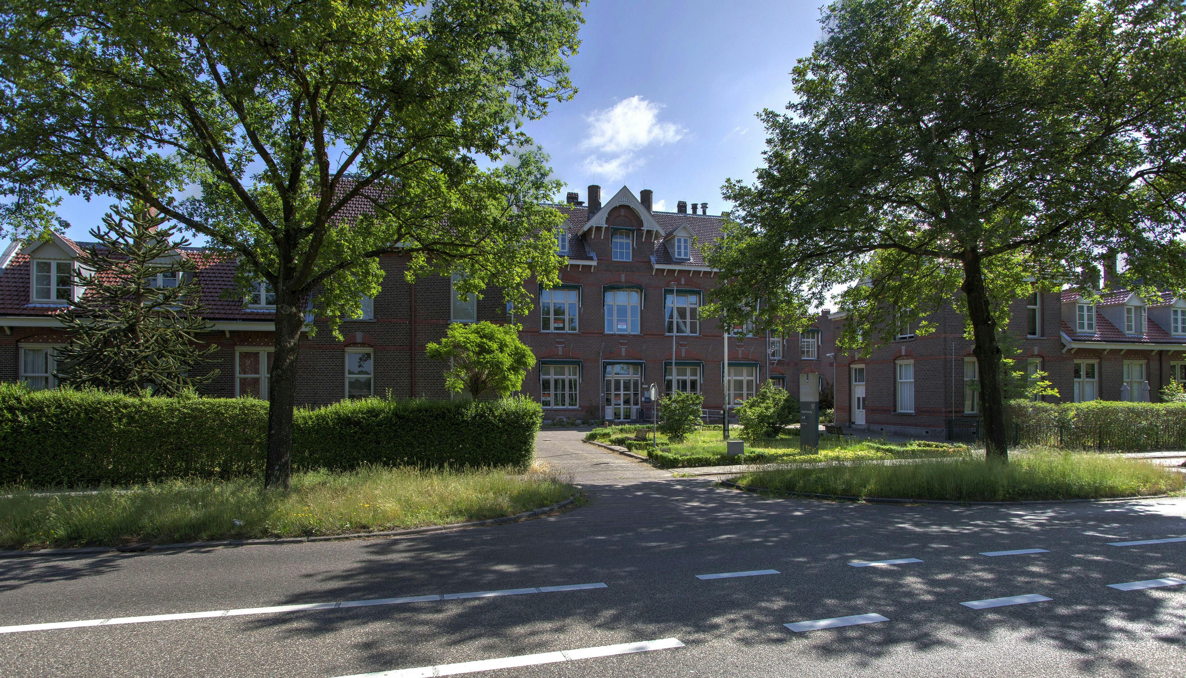 Jeugdgevangenis te koop