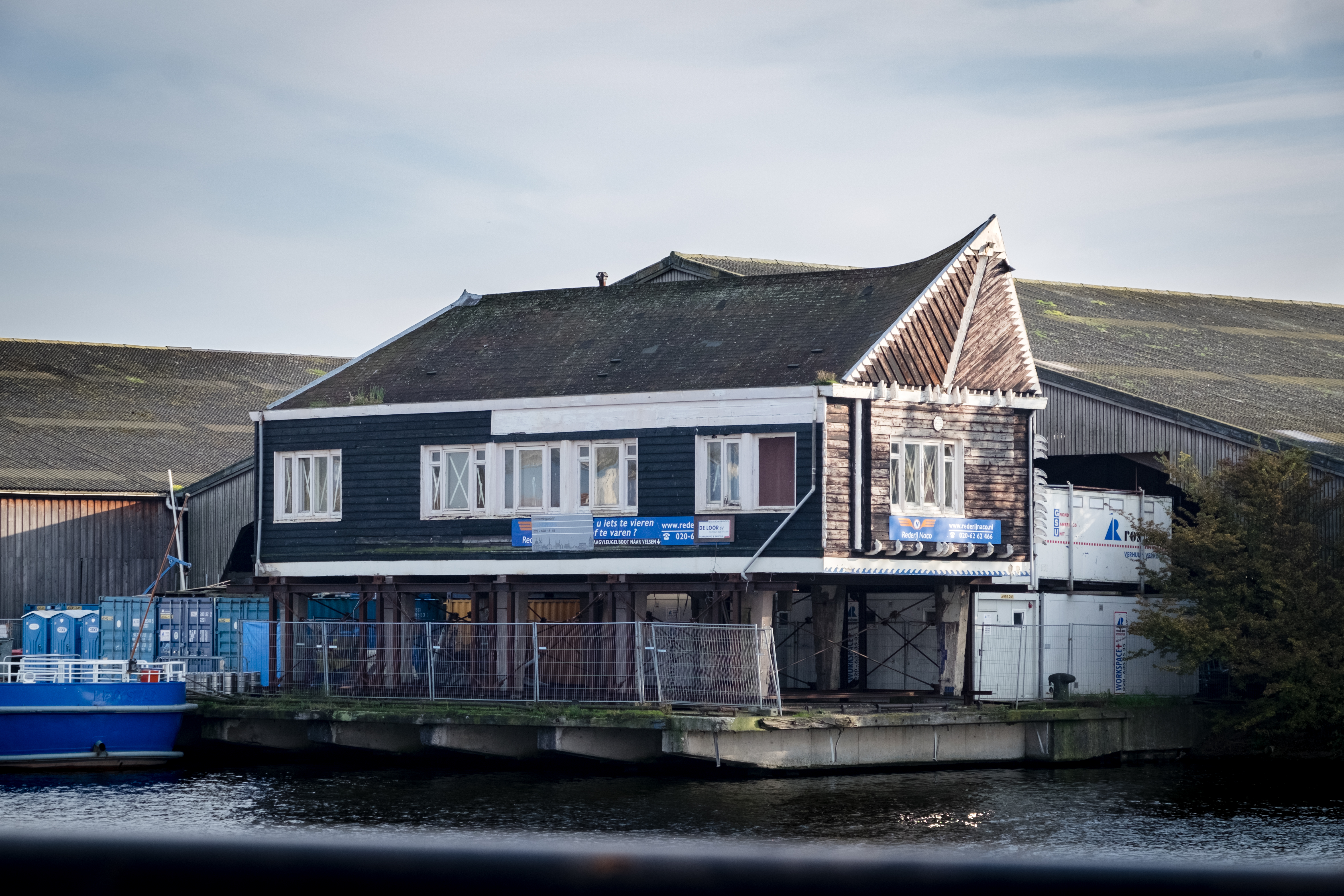 Verdwenen NACO-huisje terug op zijn plek