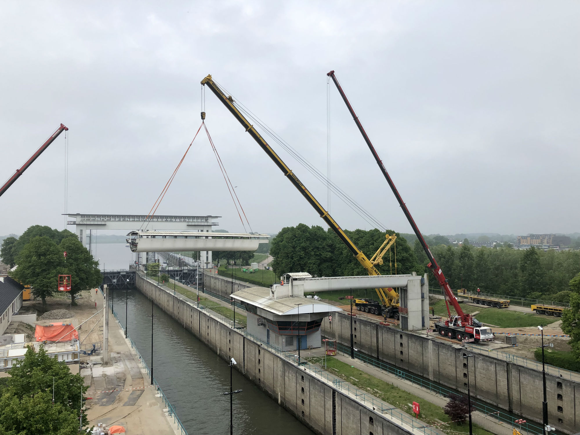 Zondag is de loopbrug uitgehesen. Foto: Rijkswaterstaat