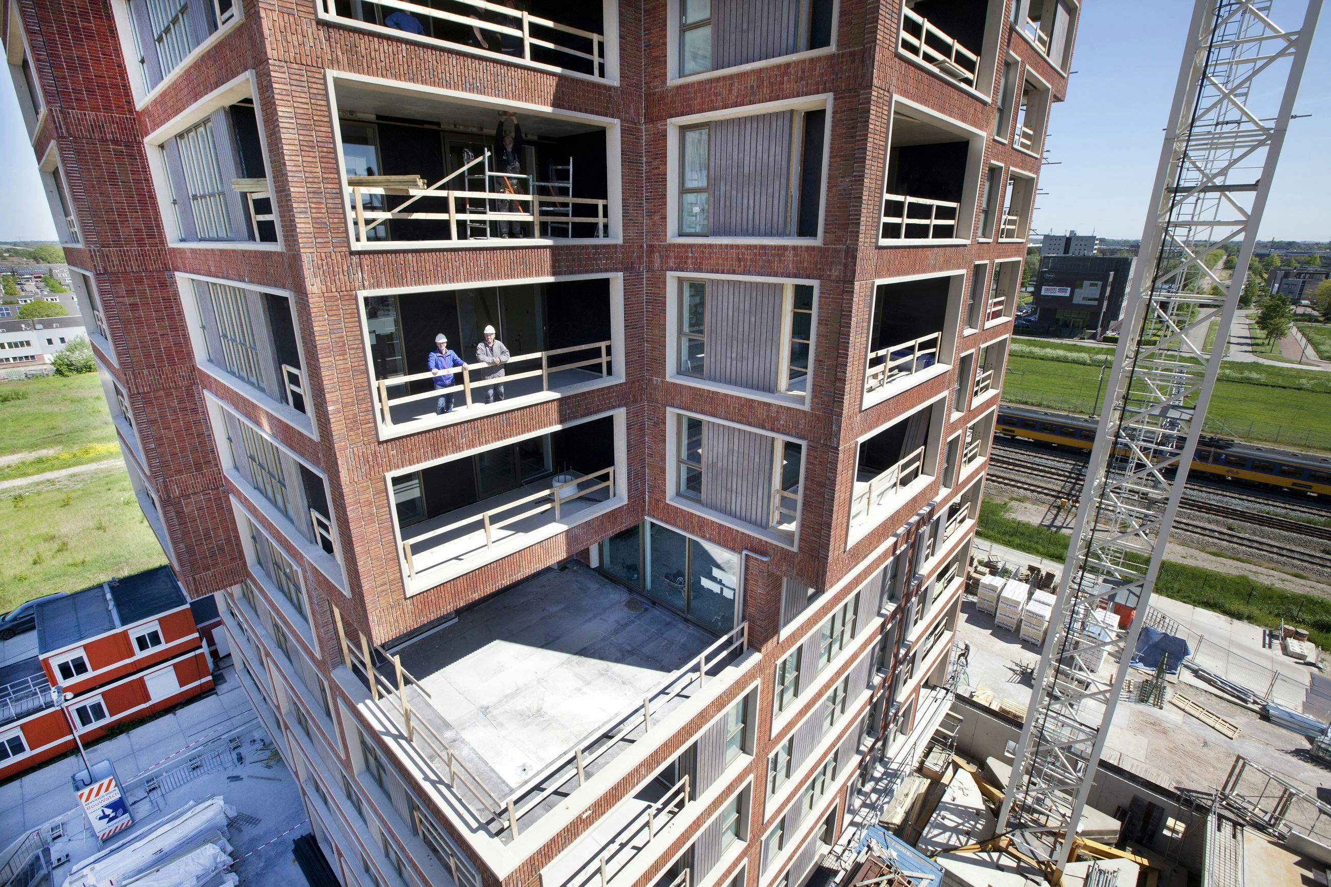 Henry Booms en Martien Vergeer van Bolton Bouw in Le Perron