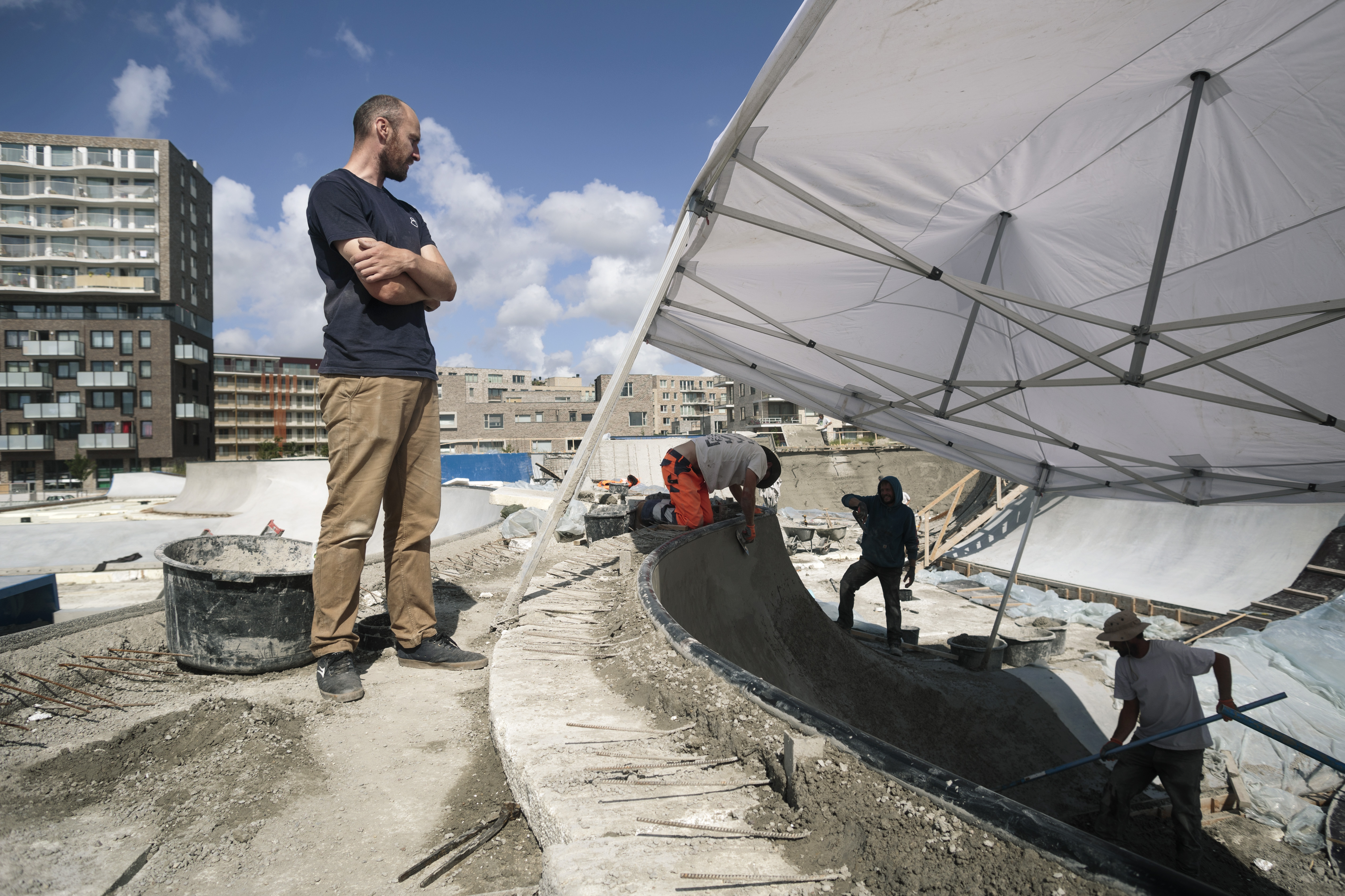 Damiaan Winkelman bij het skatepark op Zeeburgereiland