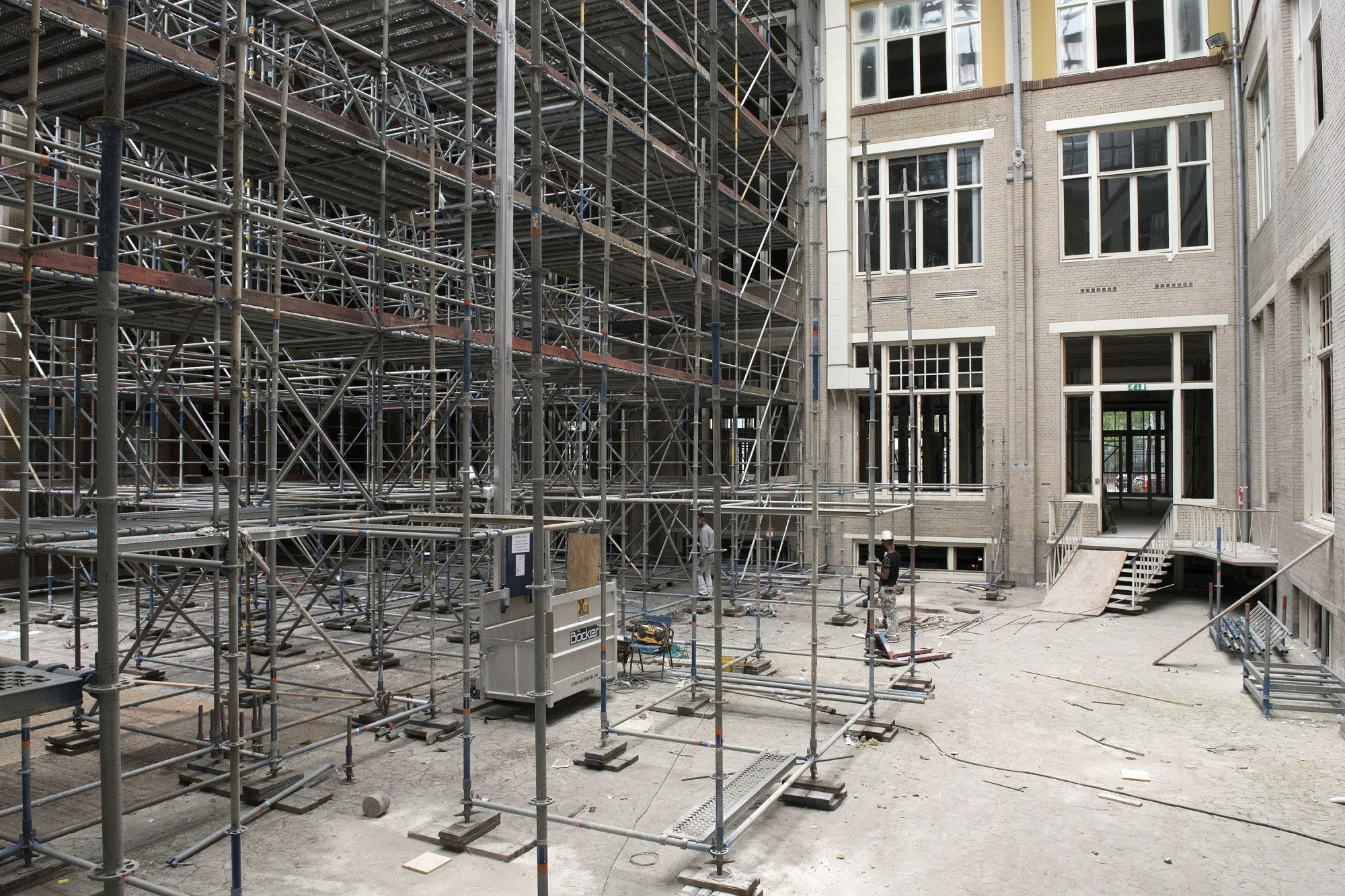 Het historische Oceaanhuis aan de Westzeedijk in Rotterdam staat aan de vooravond van een nieuwe toekomst. Naar ontwerp van Mei architects and planners wordt het voormalige werkgebouw uit 1909 omgetoverd tot woongebouw met een keur aan appartementen Foto's: Ries van Wendel de Joode 