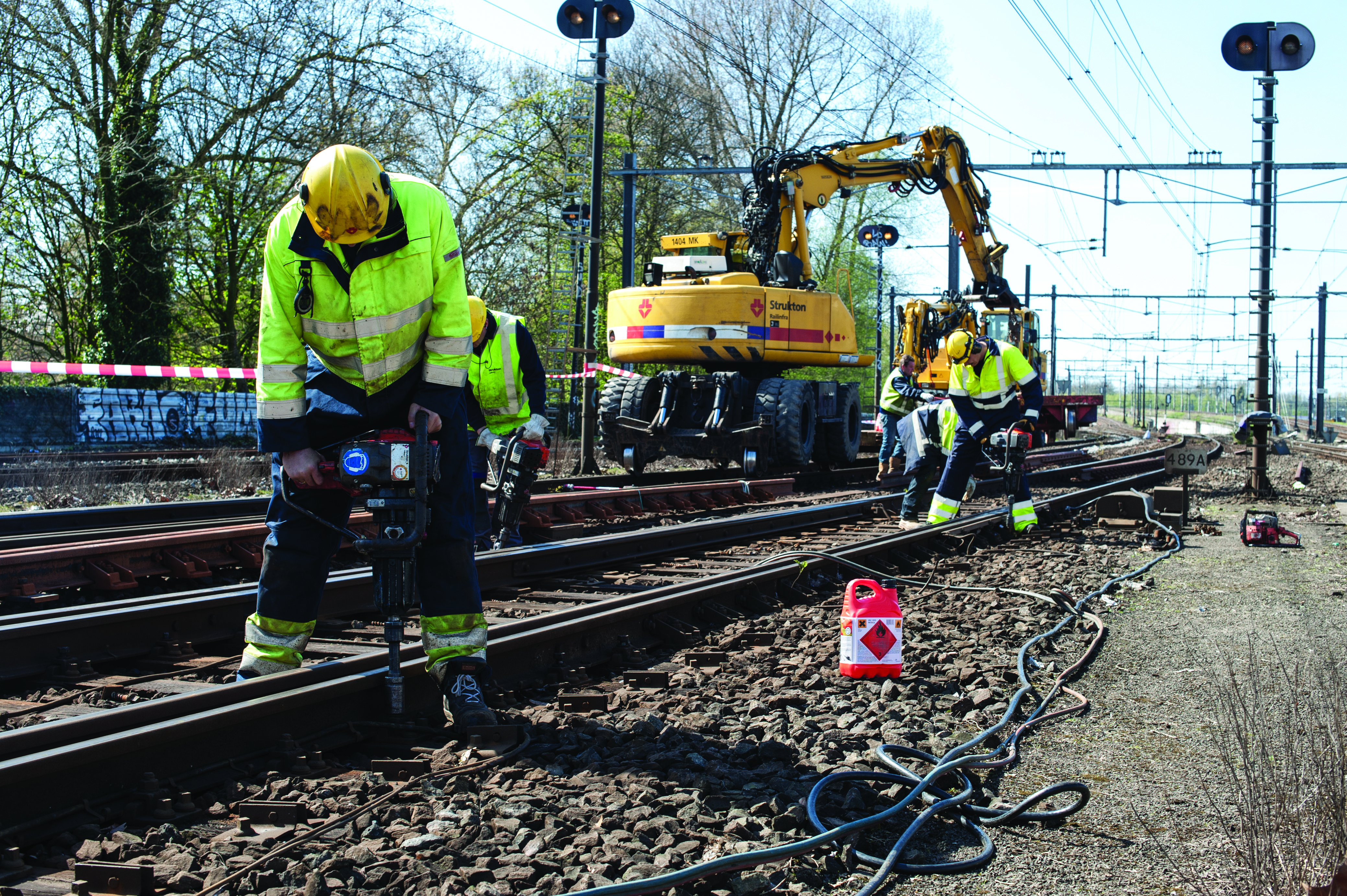 Minimaal 30 statushouders aan het werk in de spoorsector.