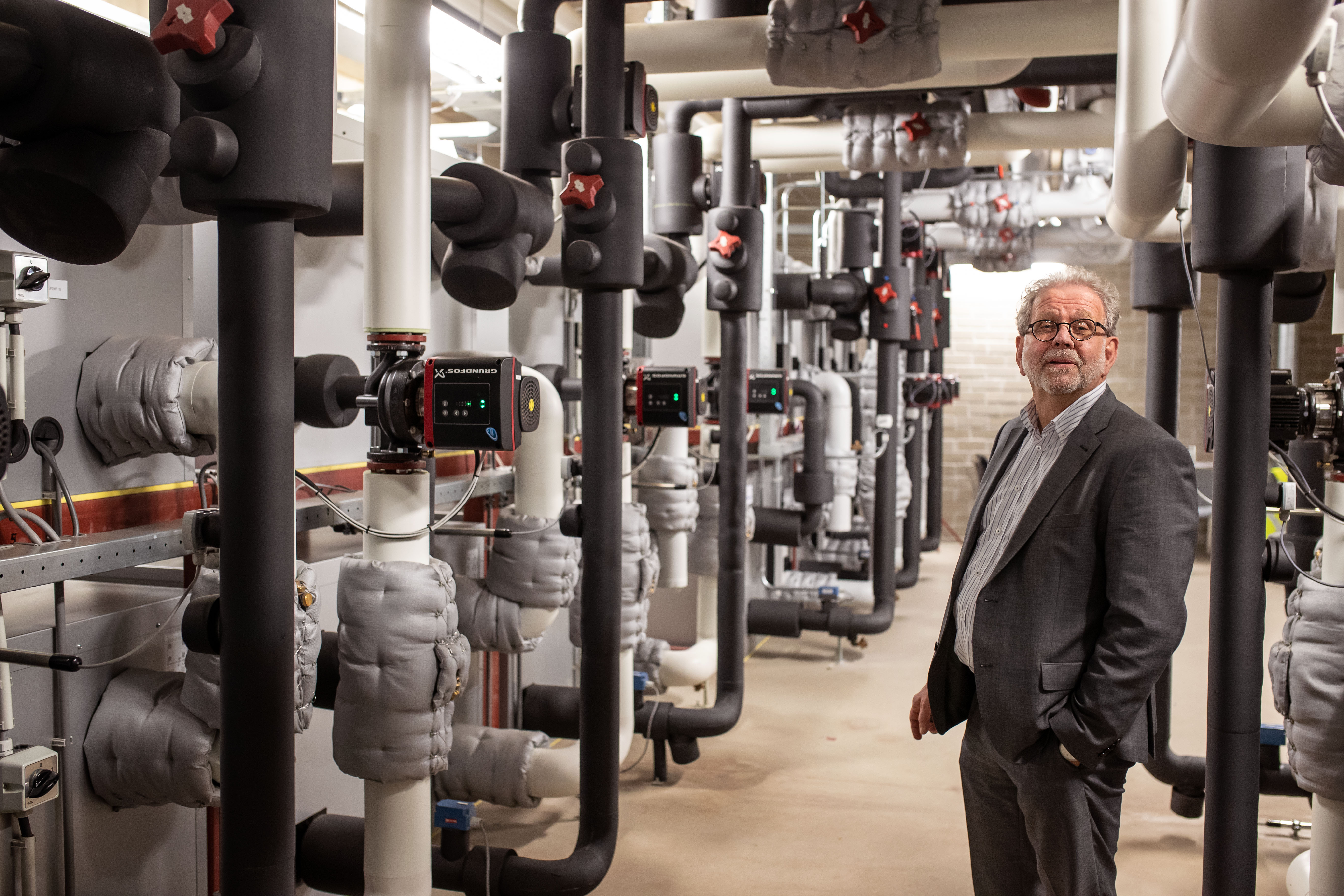 Louis Hiddes in de energiecentrale van Mijnwater. Foto: Rob Oostwegel
