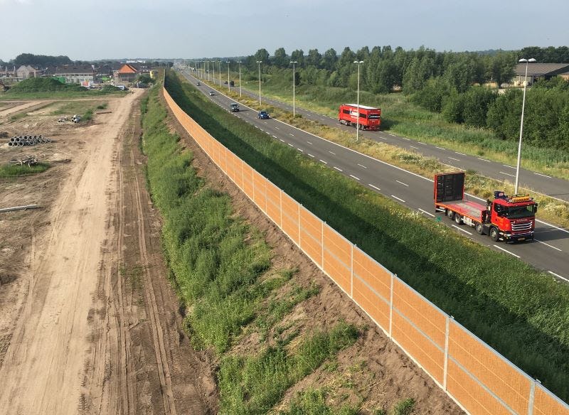 Kokowall Geluidsscherm H=2,5m en L=900m op grondwal langs woonwijk Dalem.