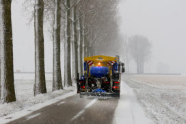 Strooiwagen ter hoogte van Winssen, Land van Maas en Waal, Gelderland