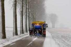 Strooiwagen ter hoogte van Winssen, Land van Maas en Waal, Gelderland