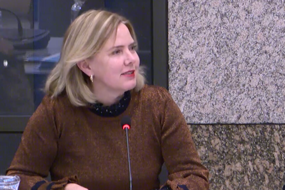 Minister Cora van Nieuwenhuizen tijdens het MIRT-debat in de Tweede Kamer.