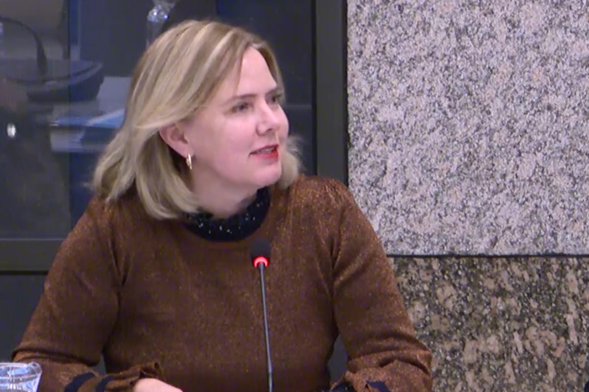 Minister Cora van Nieuwenhuizen tijdens het MIRT-debat in de Tweede Kamer.