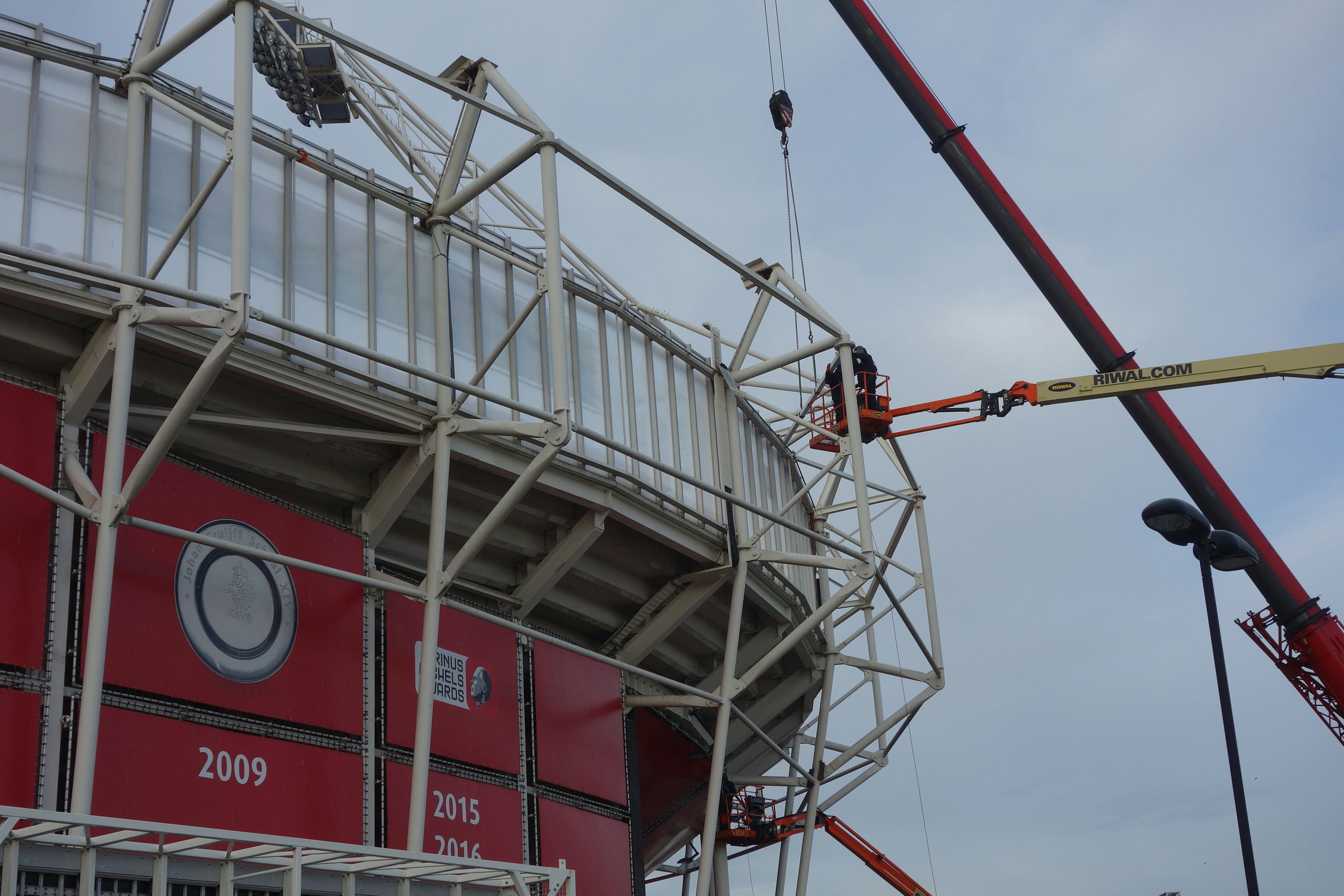 Hoe vier constructeurs dag en nacht doorwerken om het AZ-stadion zondag veilig te krijgen: 'Het is een pressure cooker'