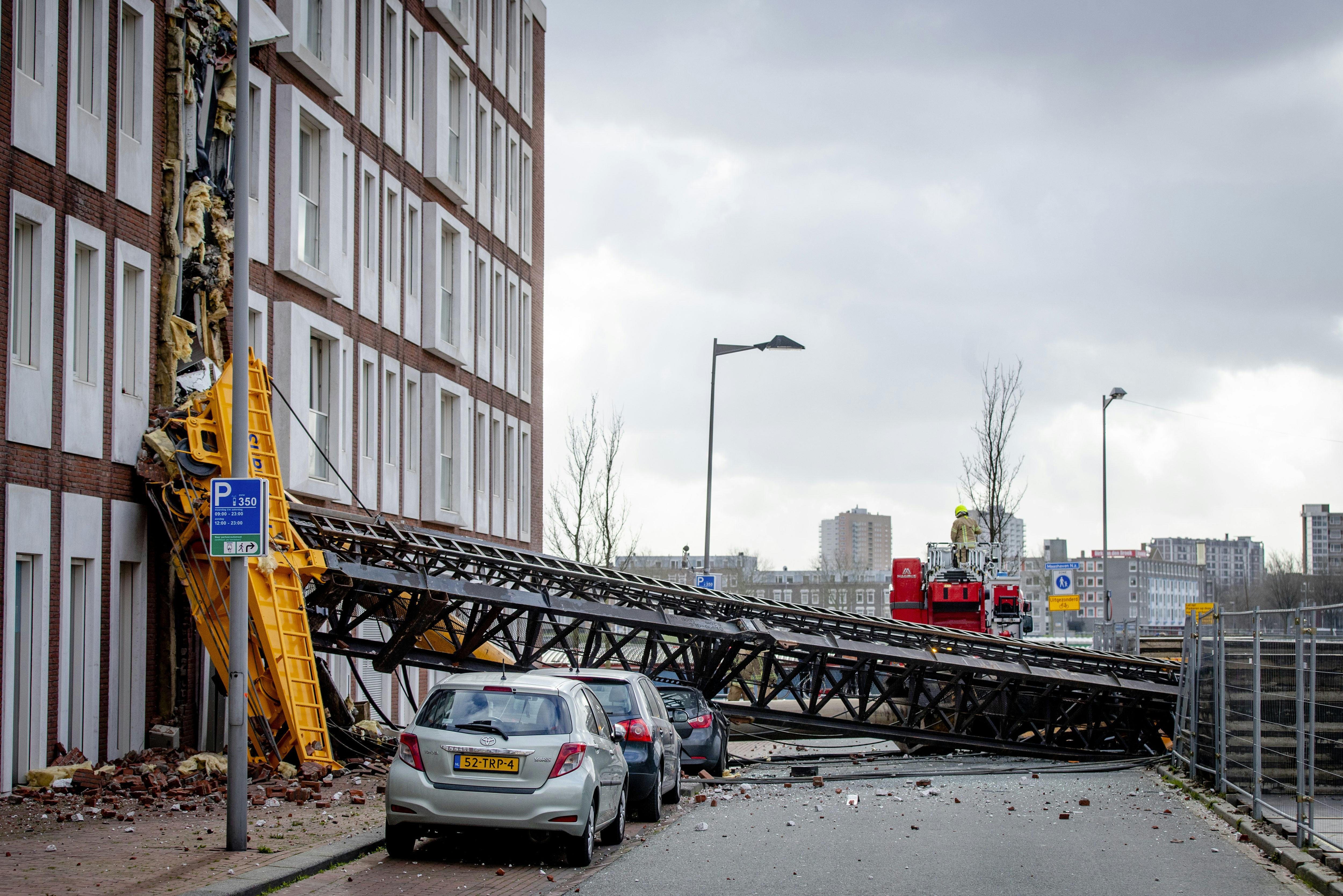 Omgevallen heistelling in Katendrecht. Foto: ANP