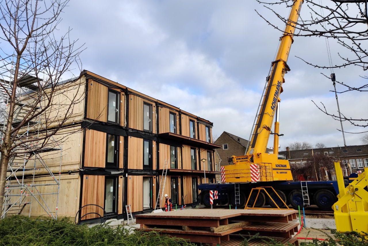 Houten woningen van Finch Buildings in Alkmaar. Foto: Cobouw