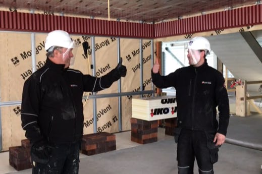 Cobouw corona-update (8): Coronahelmen en keukentafelfolie tegen virus