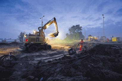 Van trede 2 naar trede 3 opstappen is geen simpele klus, waarschuwt VeiligWerk. Foto: Archief