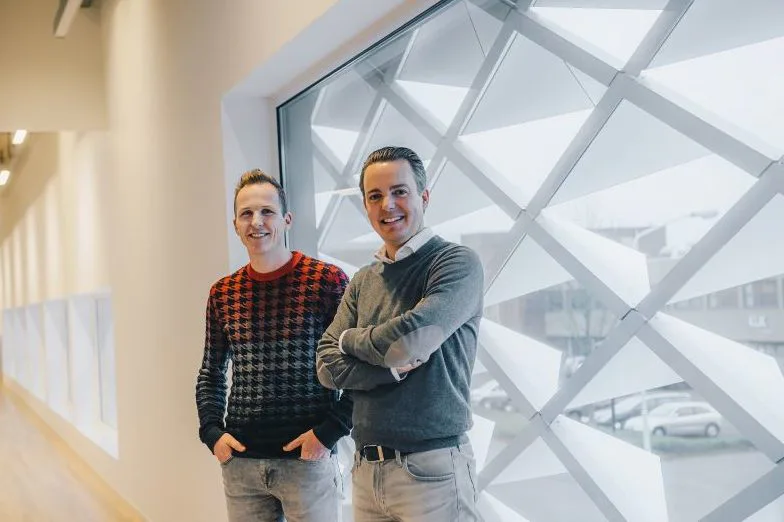 Bart Halters (l) en Paul Wijtman: “Twee keer per jaar ontvangen medewerkers via InSite een verplichte update over veilig werken”