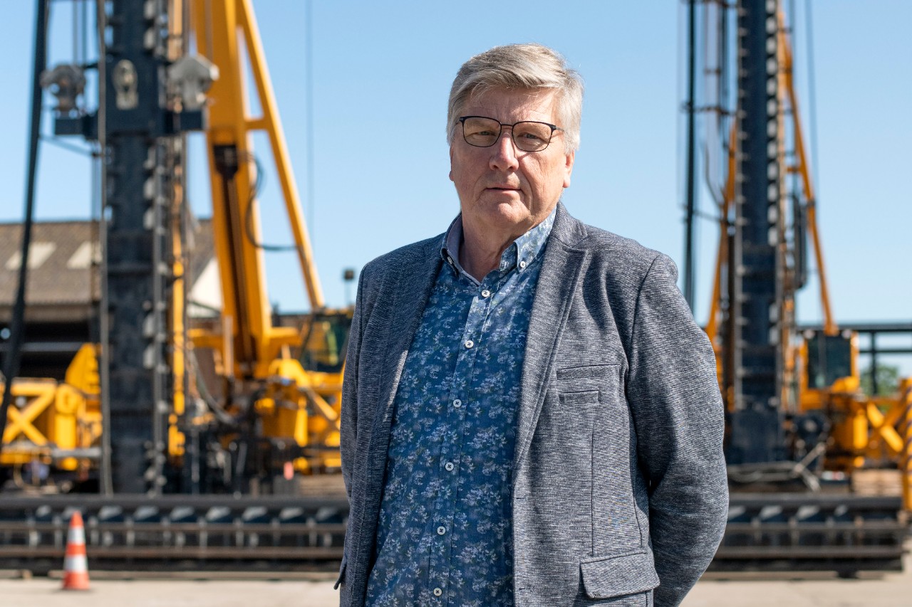 Ed Revoort heeft te veel werkloze heimachines. Foto: Mechteld Jansen
