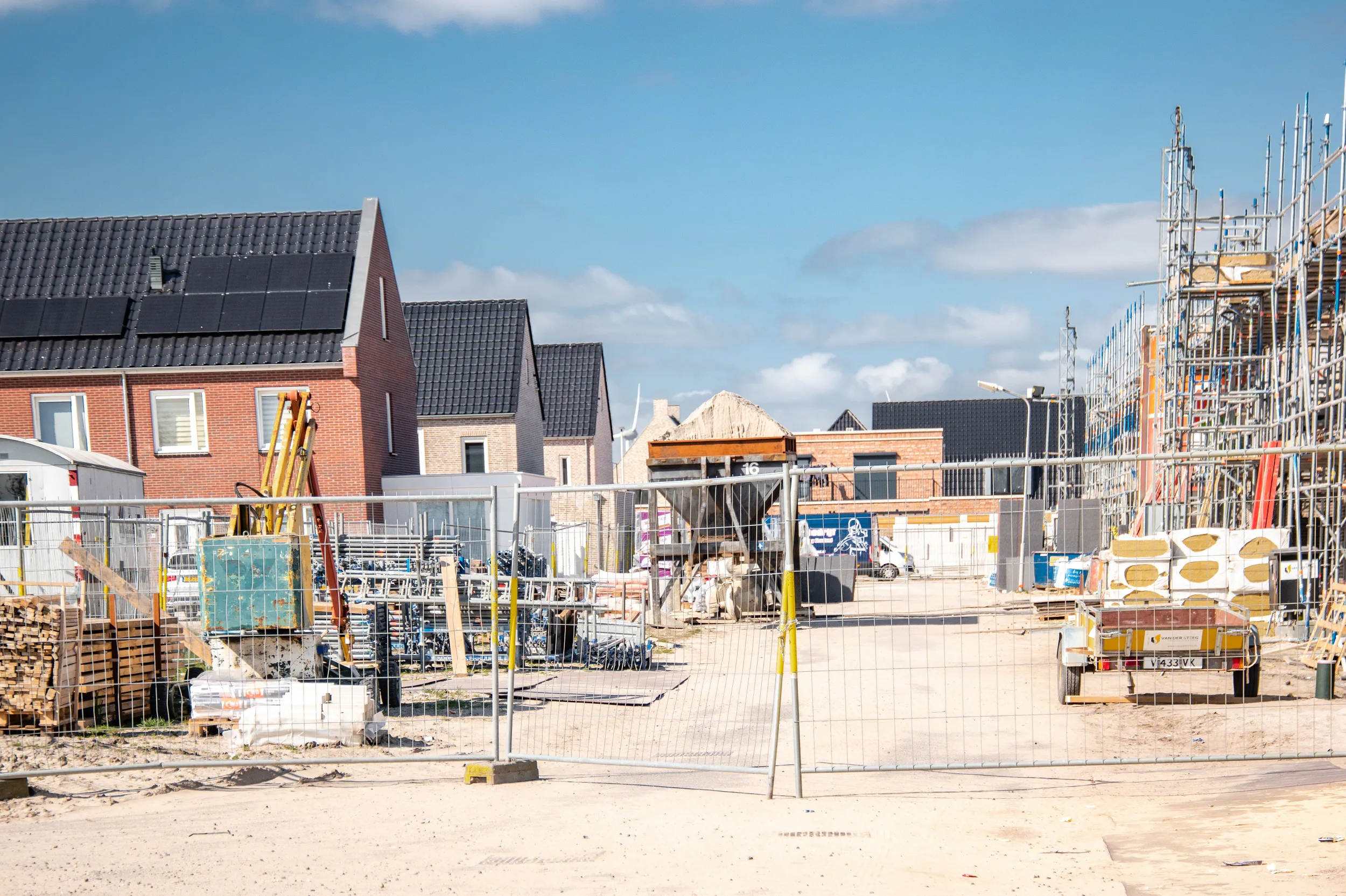“In de praktijk ligt het werk van de aannemer per direct stil na een schorsing van de kwaliteitsborger", zegt de VNG. Foto: Shutterstock