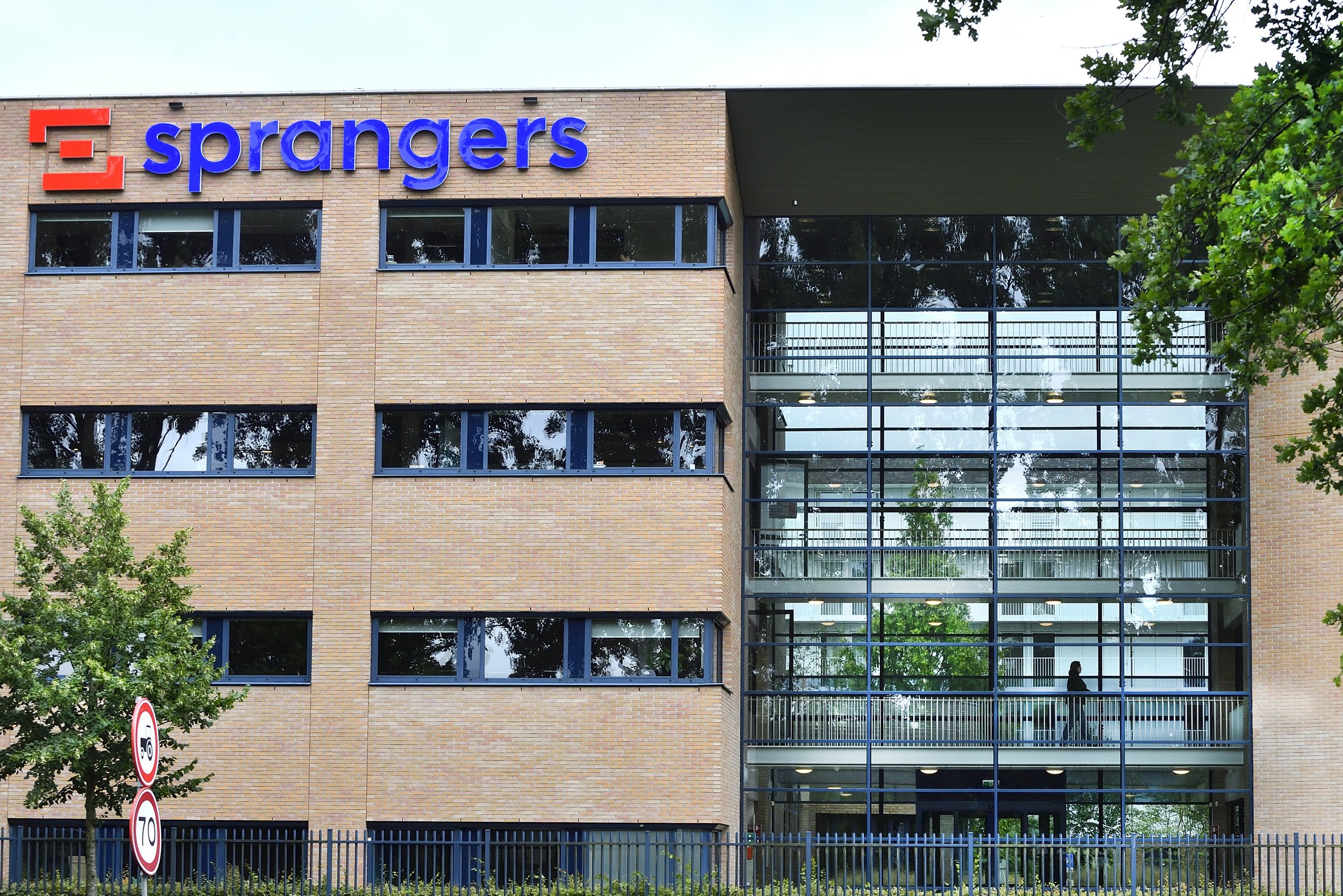 Het logo van Sprangers is inmiddels al vervangen door het Vrolijk-logo. Foto: Erald van der Aa