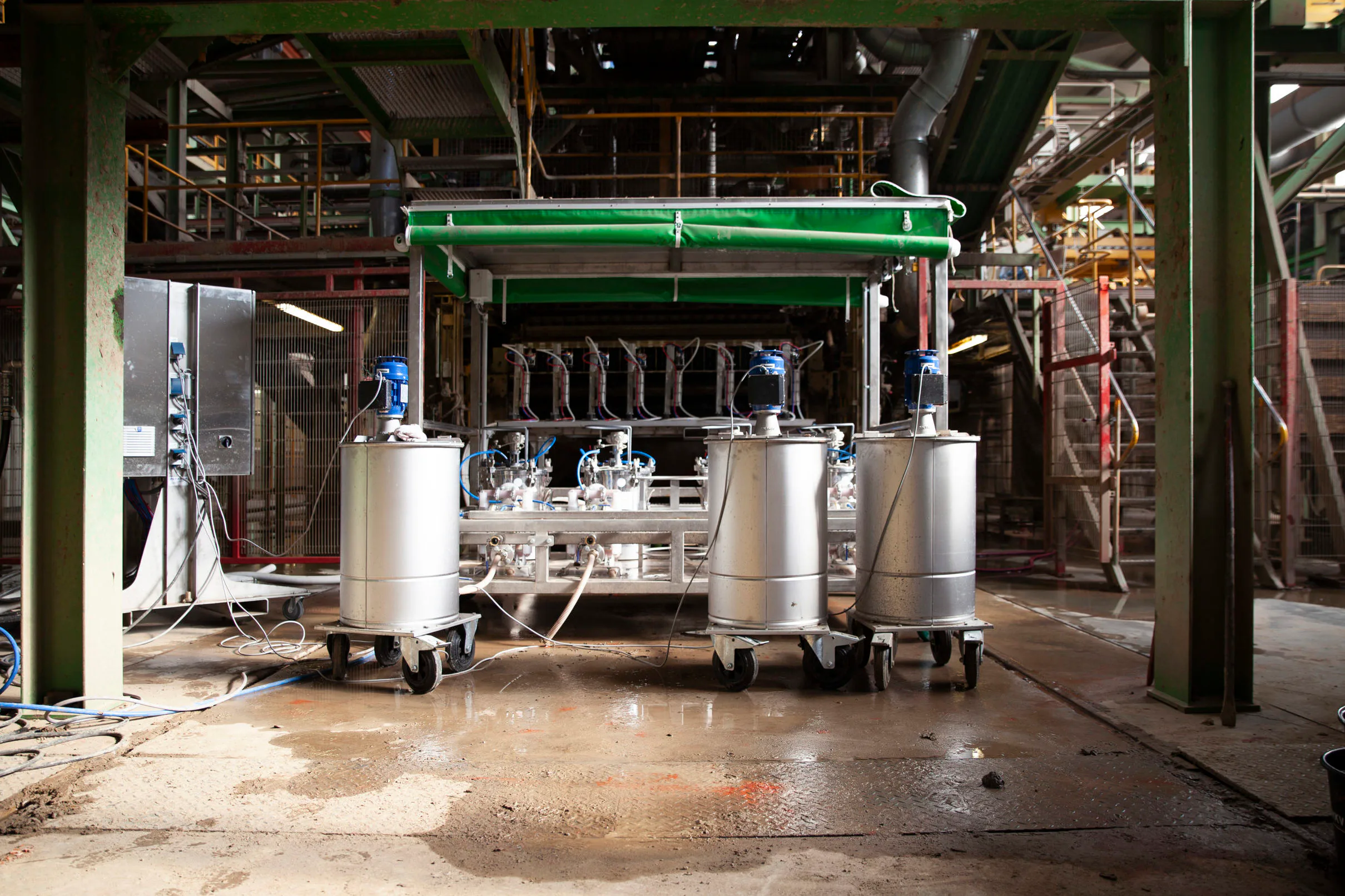 Een kijkje in de fabriekshal van De Rijswaard waar de Kameleon-collectie wordt gemaakt.