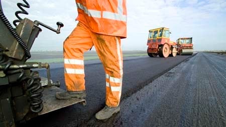 Asfalteren van de A6 tussen Lelystad en Almere. Foto: Rijkswaterstaat.
