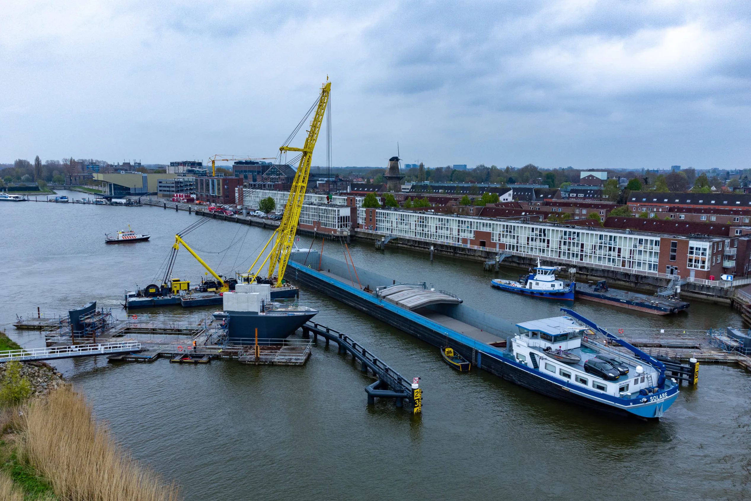 De Prins Clausbrug in Dordrecht biedt fietsers en voetgangers toegang tot Stadswerven, de nieuwe Dordtse wijk. Foto: Media Creators
