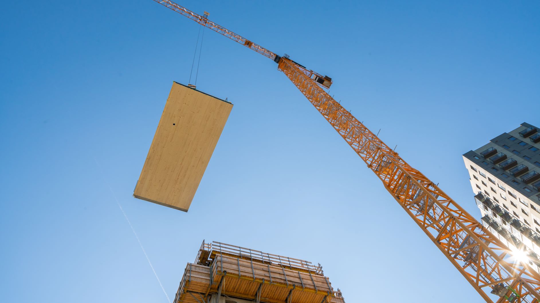 Voor hoogbouw in hout, zoals woontoren Haut in Amsterdam, kunnen aannemers niet om CLT heen. Foto: J.P. van Eesteren / Jannes Linders