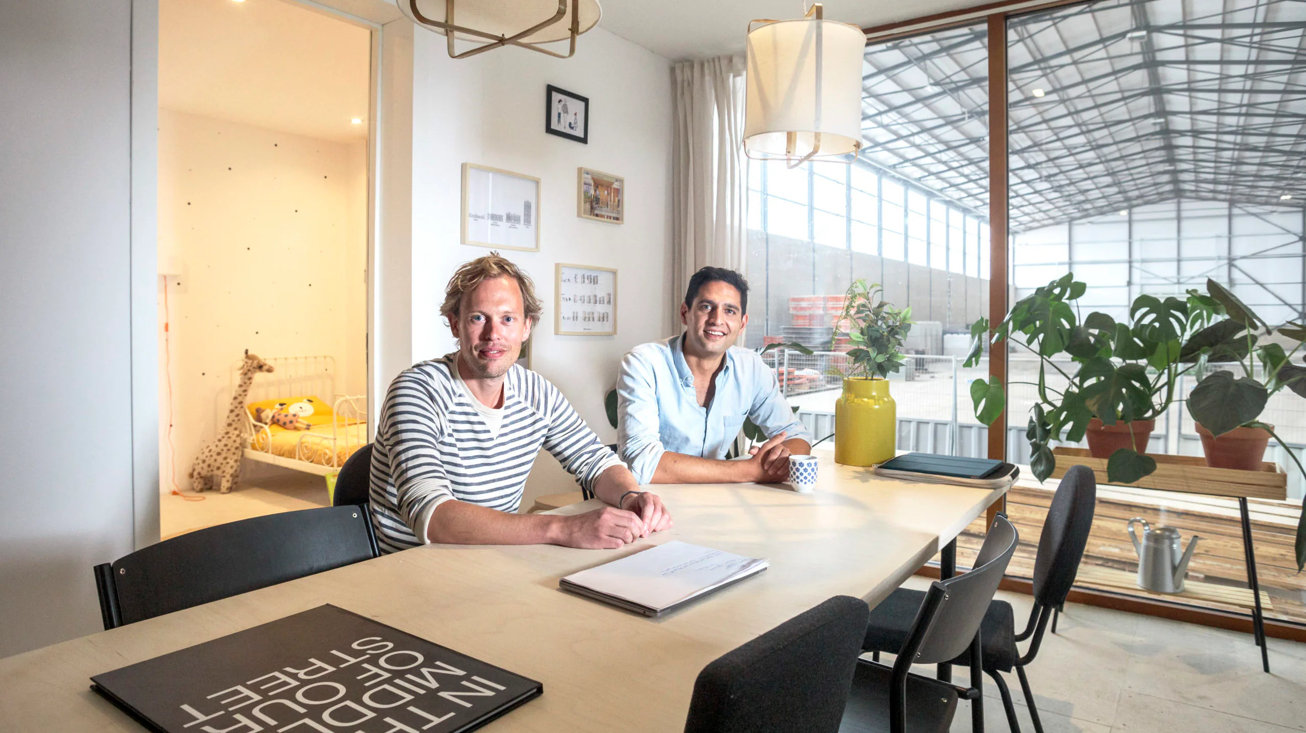 Joost Hoffman (links) en Faraz Karamati van Moos. Foto: Eran Oppenheimer