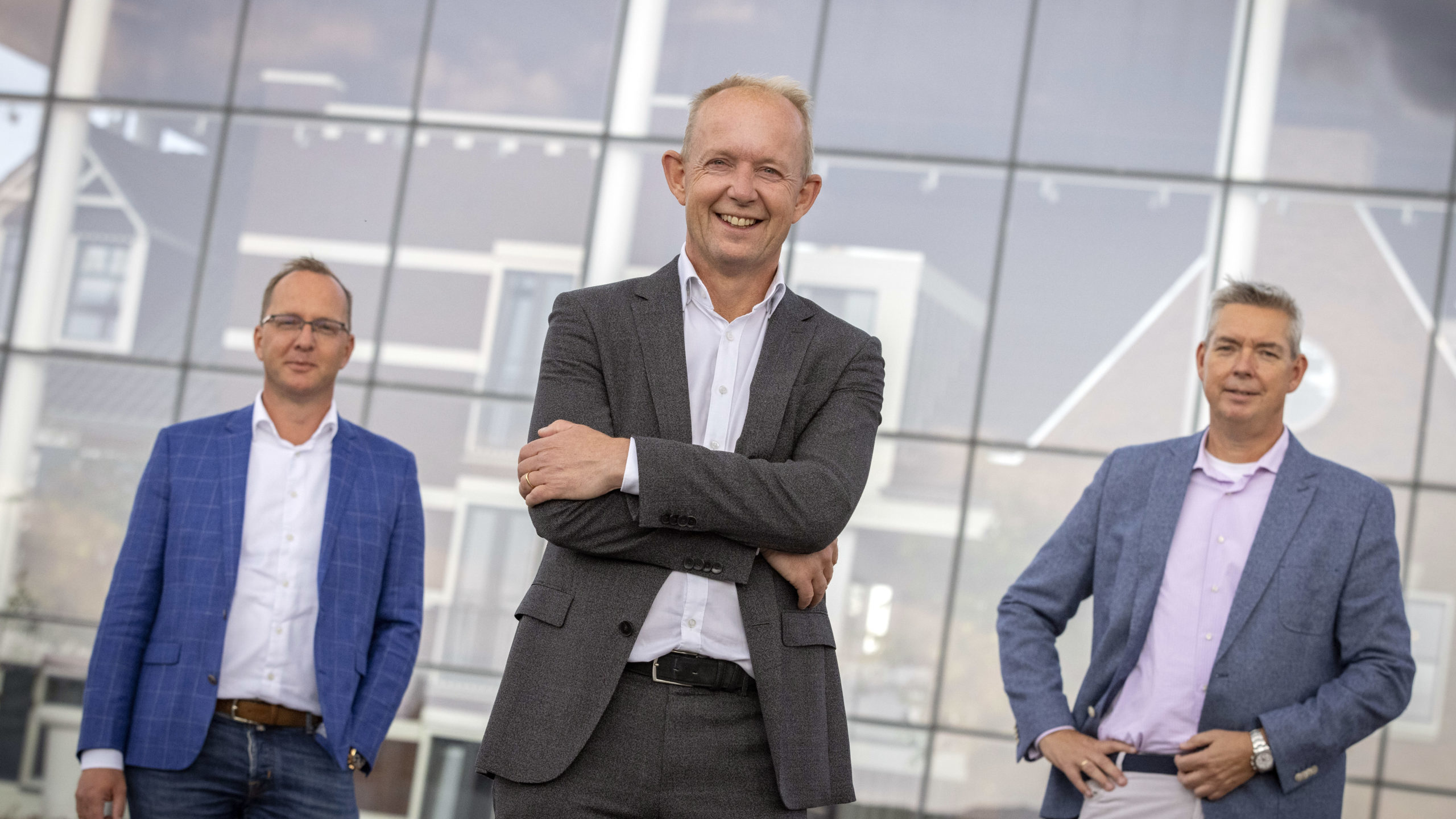 Ton van de Klok met zijn vorige prooi, Heilijgers. Foto: Sjef Prins - APA Foto