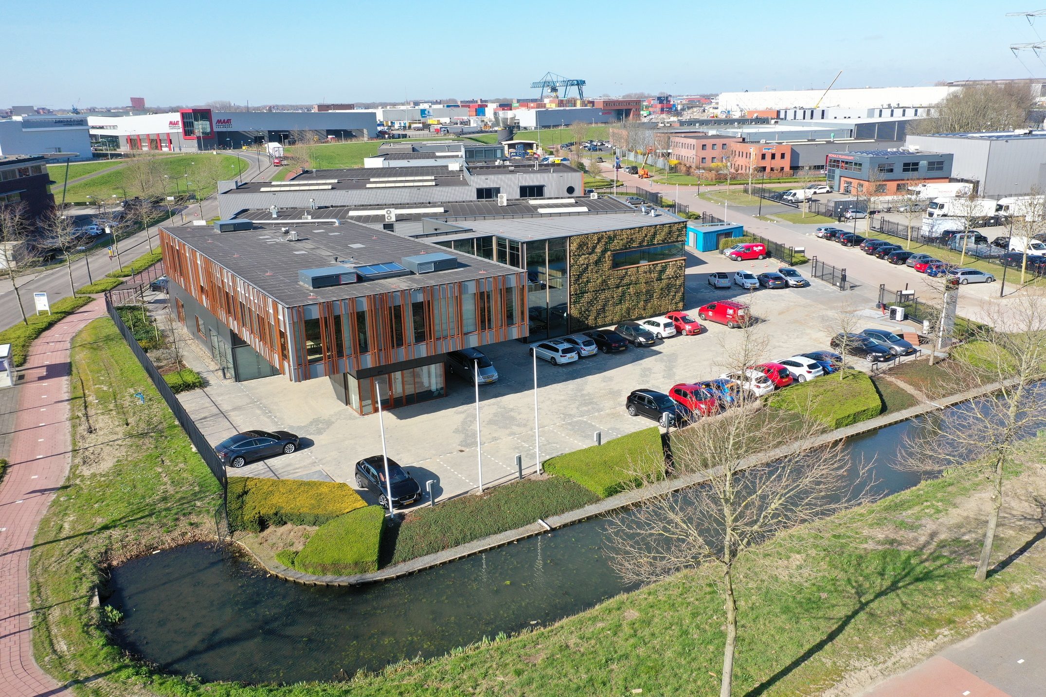 Het nieuwe duurzame hoofdkantoor voor Alklima heeft een groene gevel