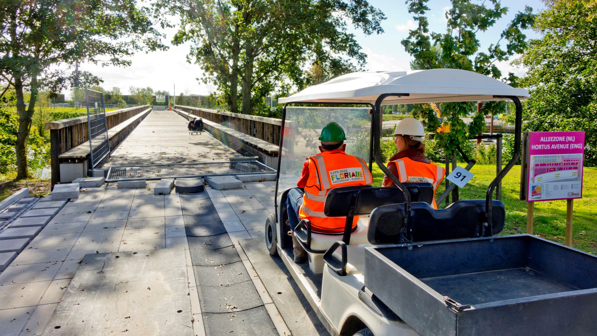 De voormalige fiets- en voetgangersbrug over de A27 bij Vianen krijgt een tweede leven op de Floriade. Foto: Johan Nebbeling