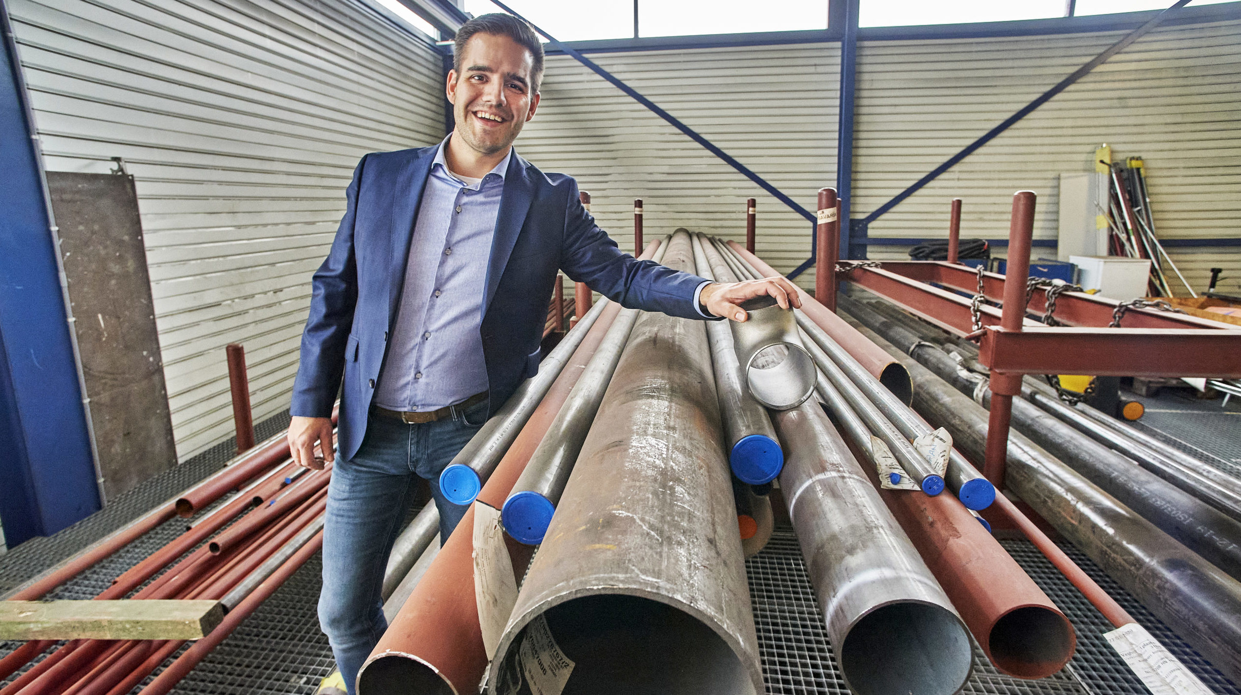Young Talent Twan Manders in de installatieruimte bij Kuijpers in Helmond. Foto: Van Assendelft Fotografie