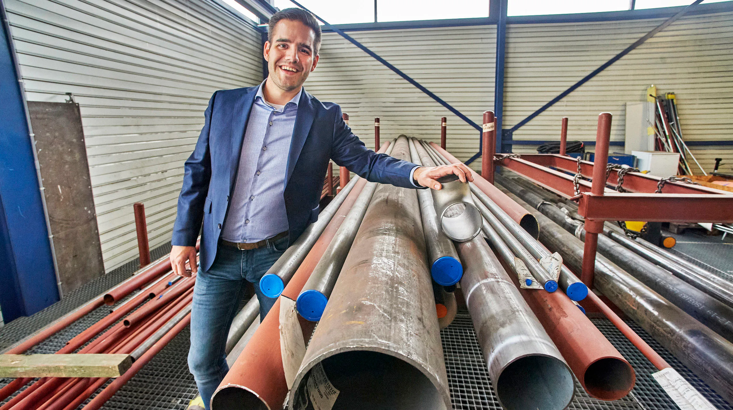 Young Talent Twan Manders in de installatieruimte bij Kuijpers in Helmond. Foto: Van Assendelft Fotografie