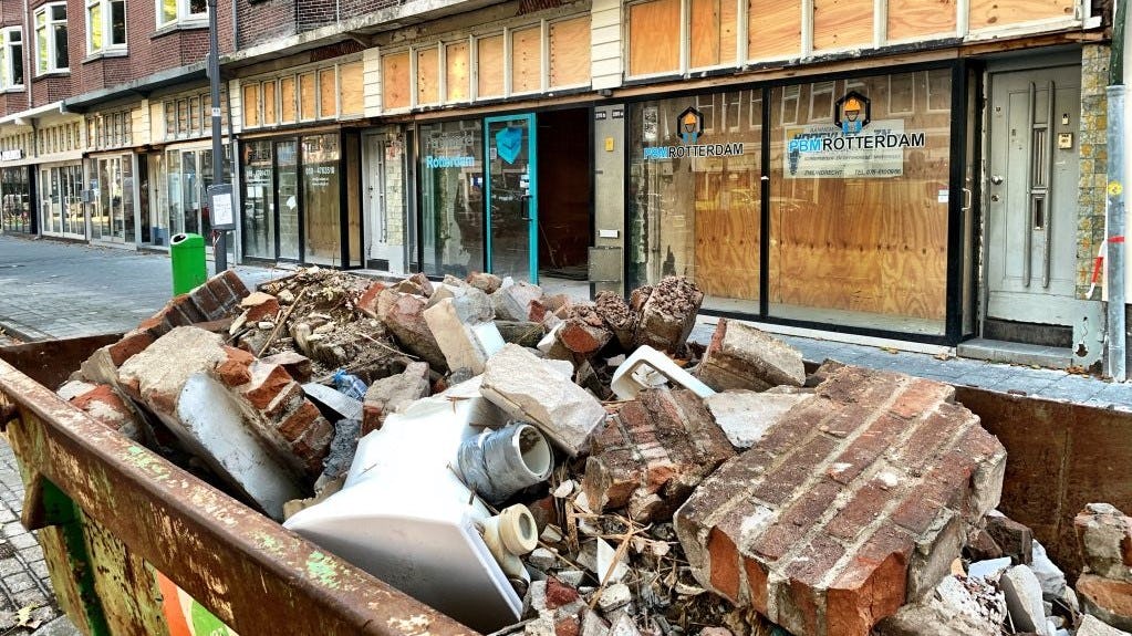 Bouwafval in winkelgebied Beijerlandselaan-Groene Hilledijk. Foto: Alliantie Hand in Hand