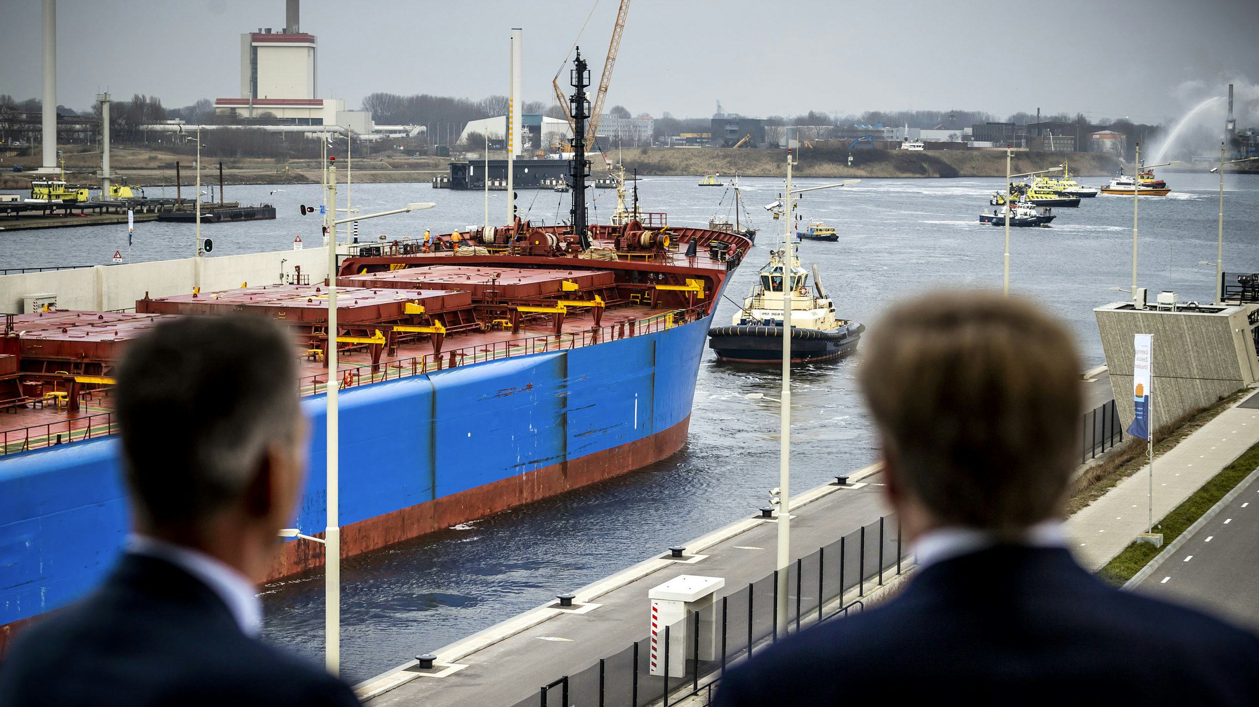 Koning Willem-Alexander woont de opening bij van Zeesluis IJmuiden. ANP/Royal Images/ Remco de Waal