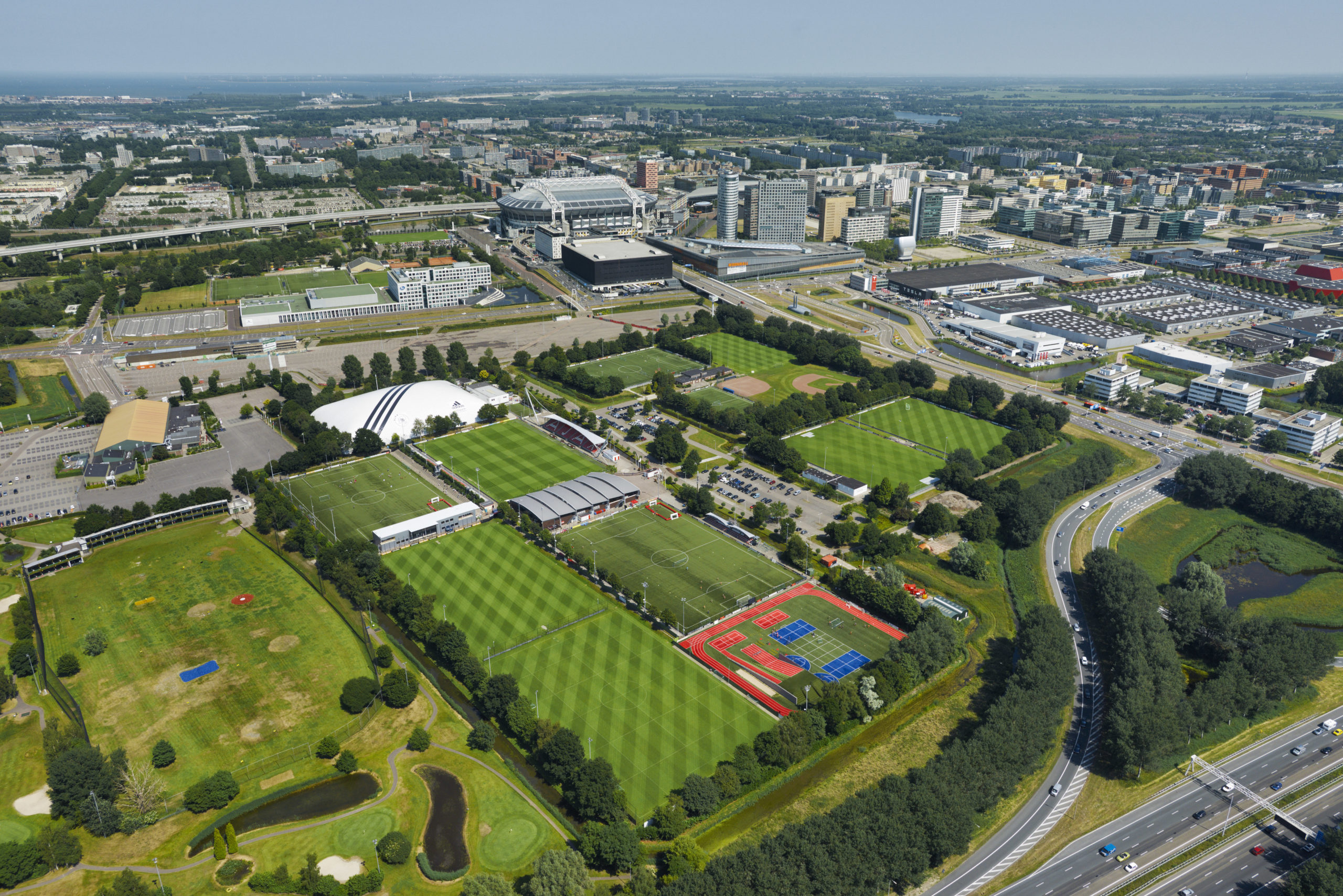 Het rafelige gebied waar De Nieuwe Kern moet komen.
Foto: Marco van Middelkoop/Hollandse Hoogte