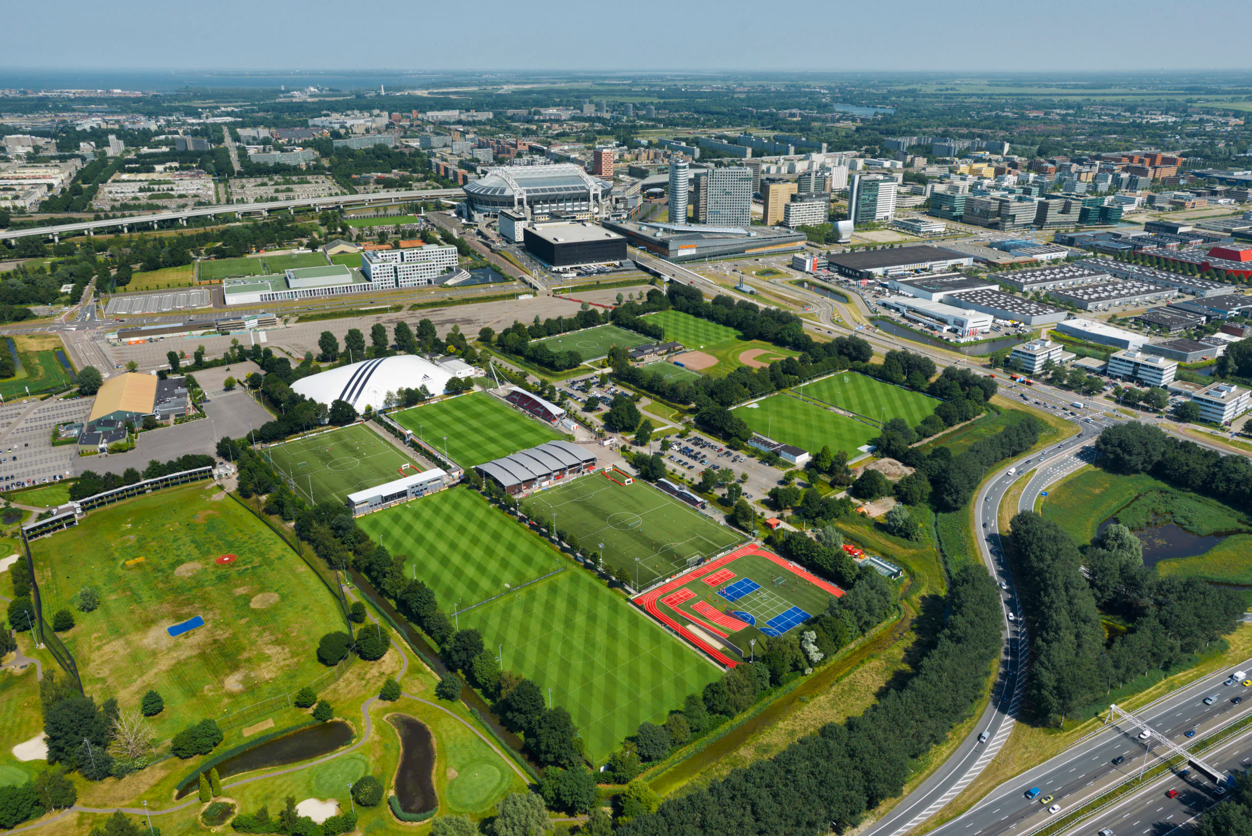 Het rafelige gebied waar De Nieuwe Kern moet komen.
Foto: Marco van Middelkoop/Hollandse Hoogte