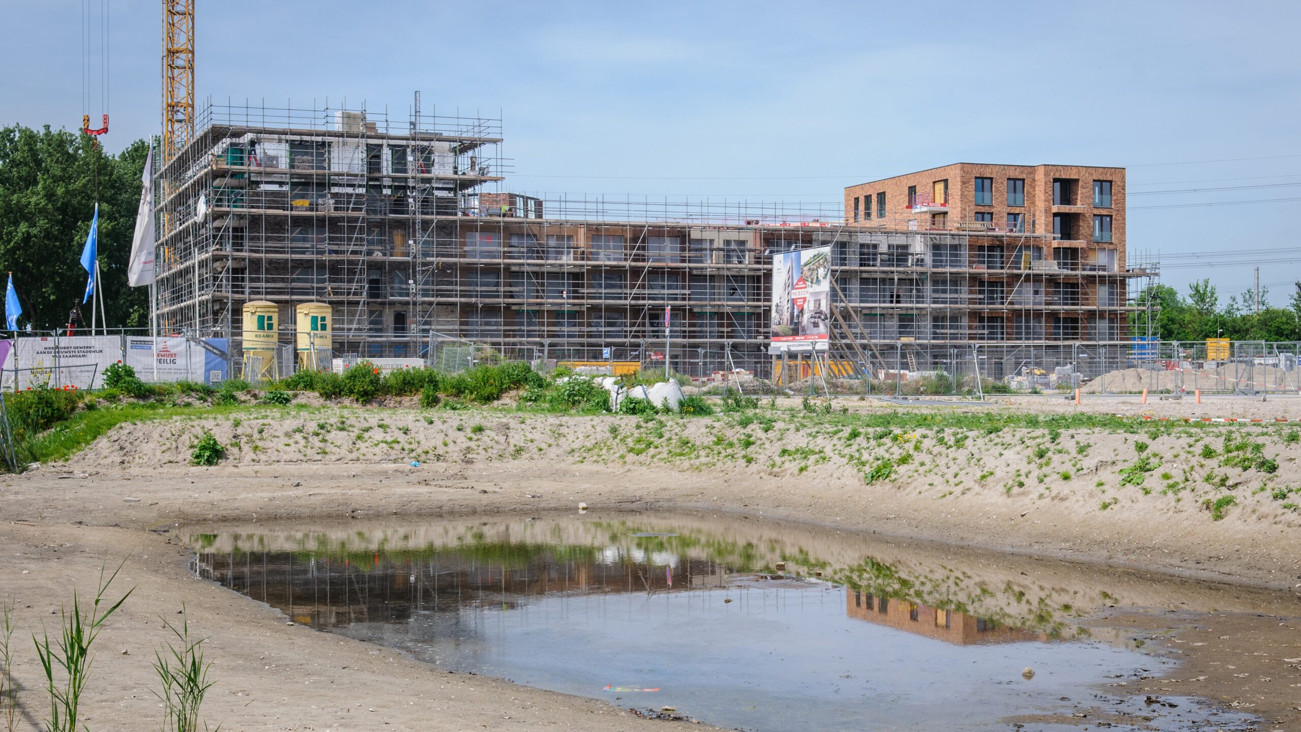 Fase 1 van Oostzijderpark is volop in aanbouw. De vraag is wat er met de rest van het project gaat gebeuren. Gaat stikstof roet in het eten gooien? Foto: Ronald Bakker